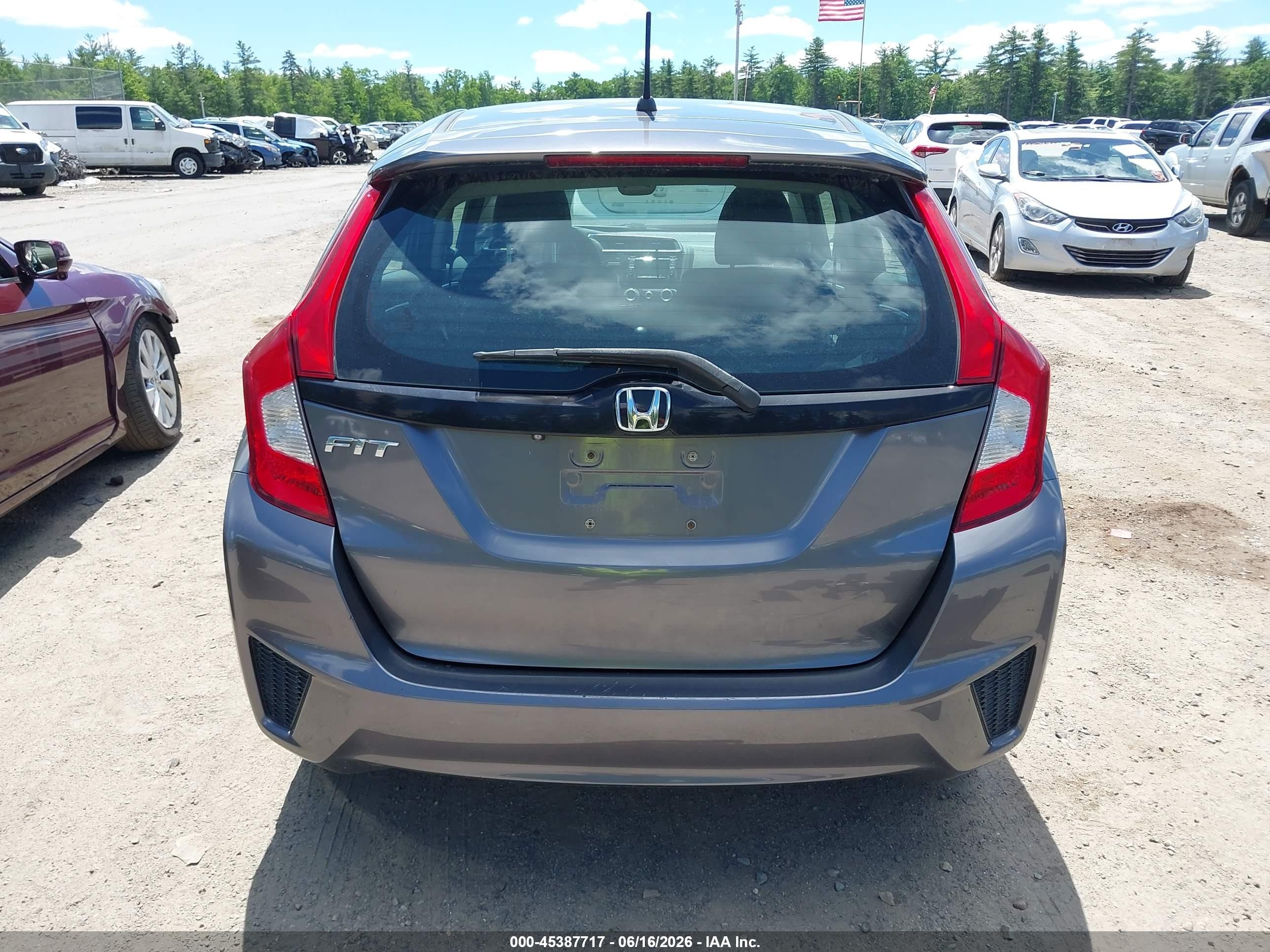 2015 Honda Fit Lx Gray vin: 3HGGK5H5XFM710813
