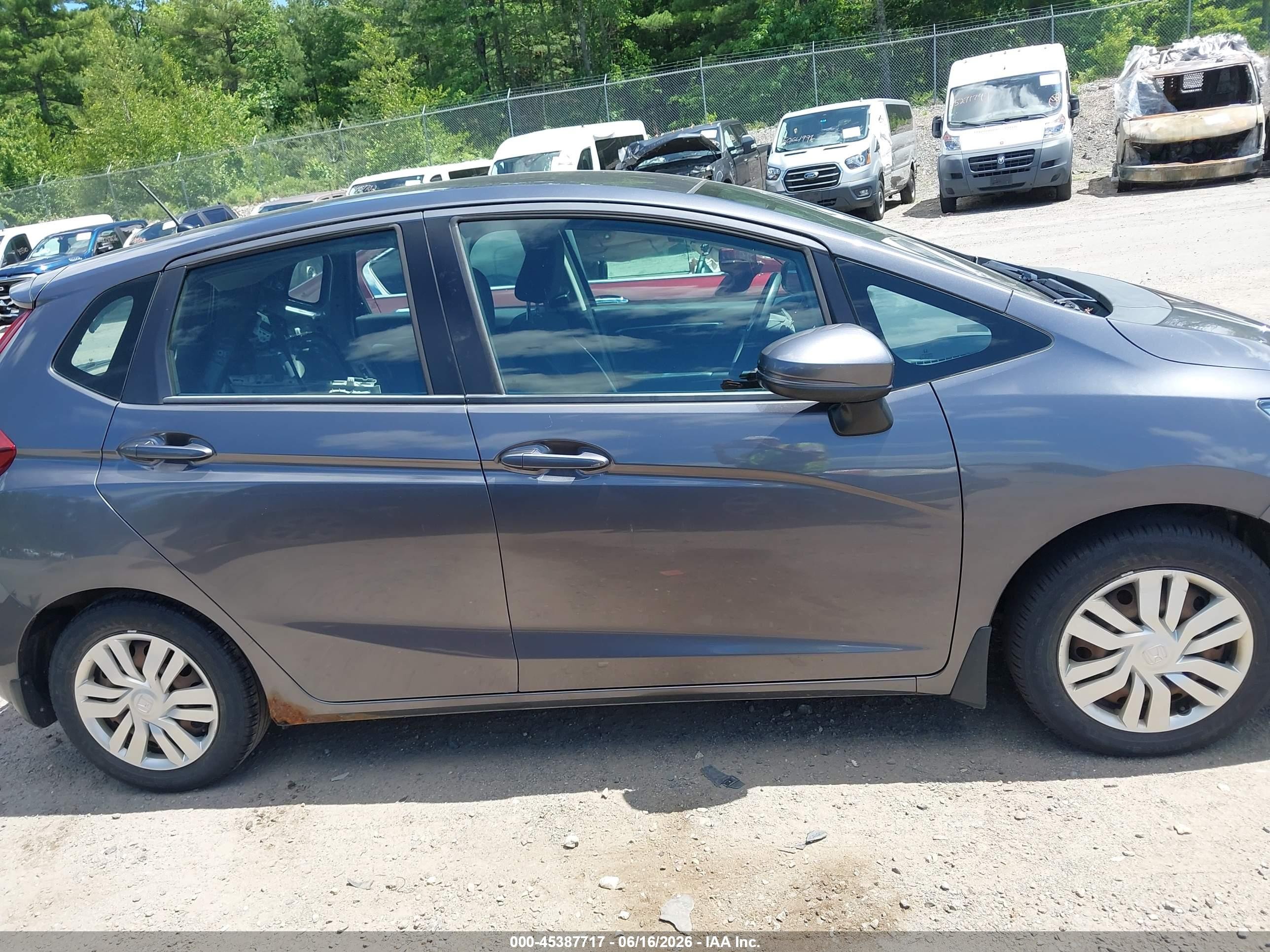 2015 Honda Fit Lx Gray vin: 3HGGK5H5XFM710813