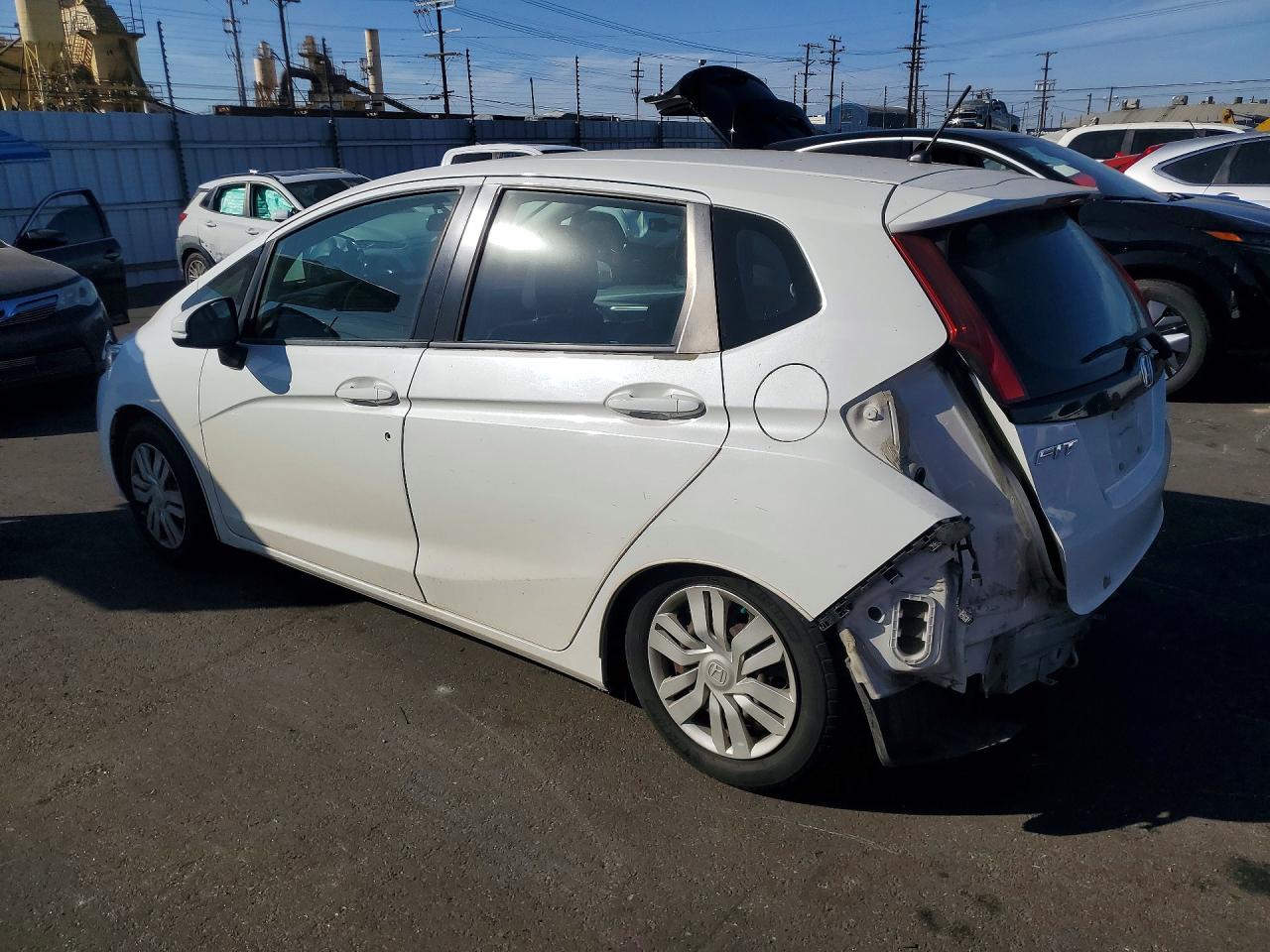 2015 Honda Fit Lx White vin: 3HGGK5H5XFM728177