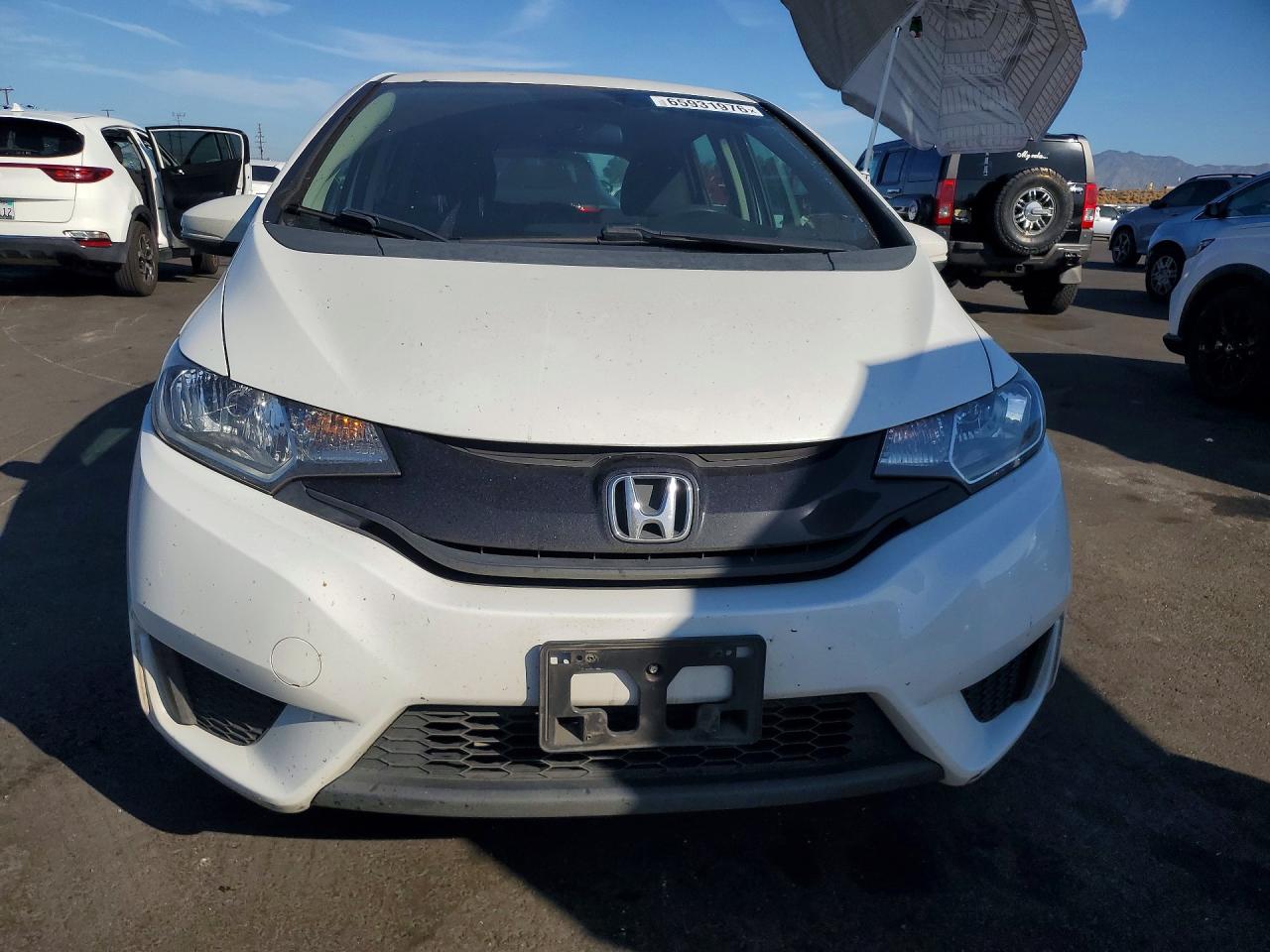 2015 Honda Fit Lx White vin: 3HGGK5H5XFM728177