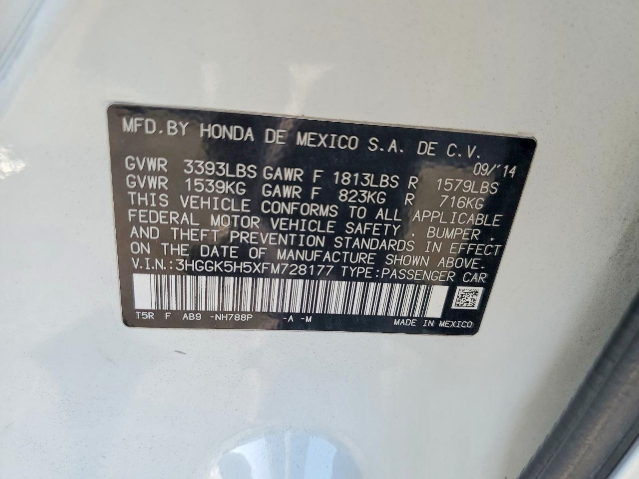2015 Honda Fit Lx White vin: 3HGGK5H5XFM728177