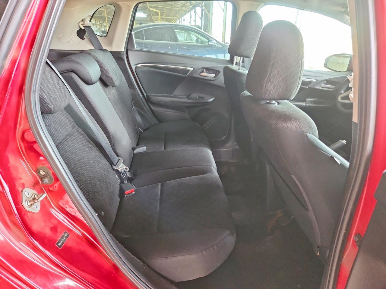 2015 Honda Fit Lx Red vin: 3HGGK5H5XFM741527