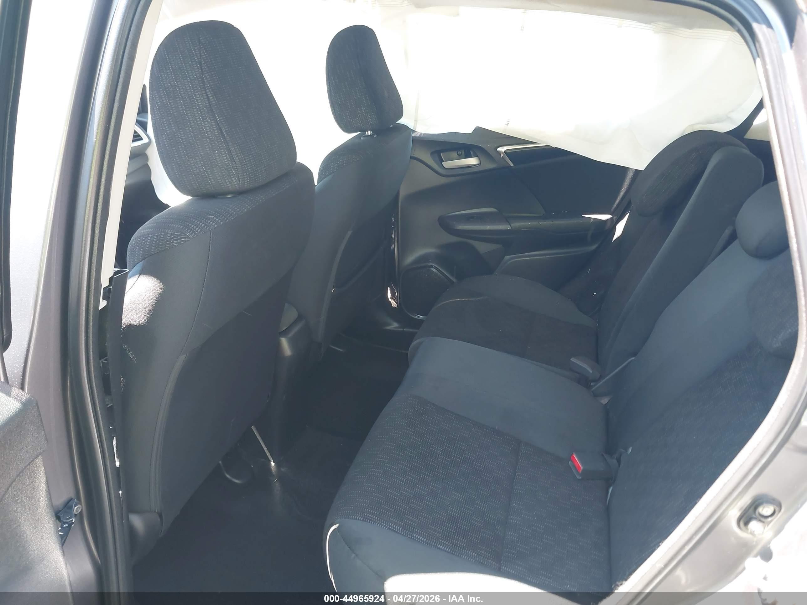 2015 Honda Fit Lx Серый vin: 3HGGK5H5XFM760434