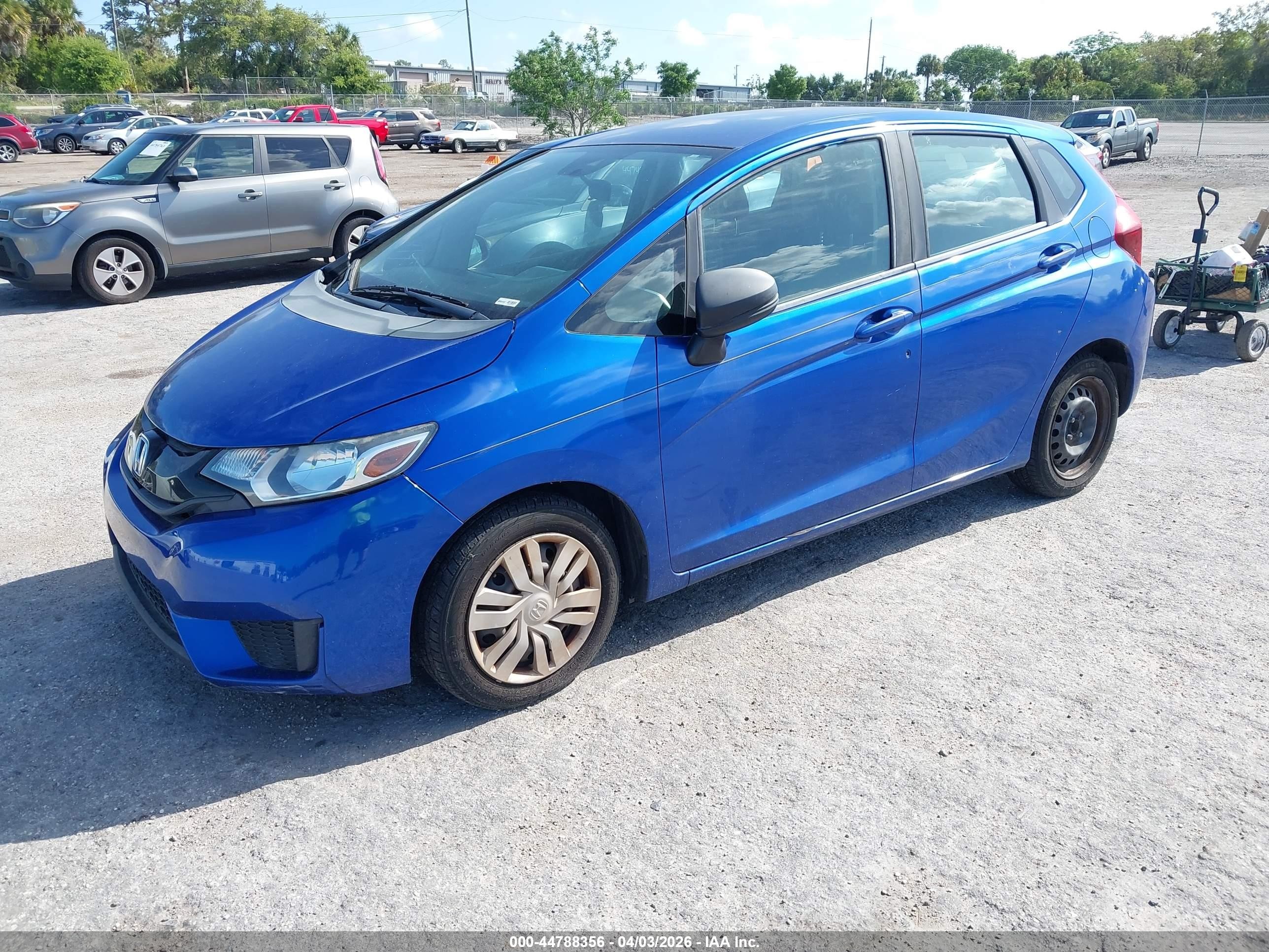 2015 Honda Fit Lx Blue vin: 3HGGK5H5XFM768291