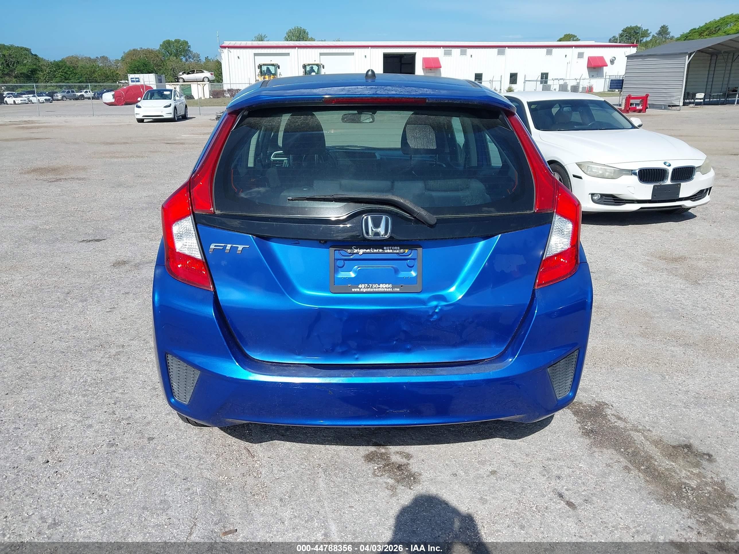 2015 Honda Fit Lx Blue vin: 3HGGK5H5XFM768291