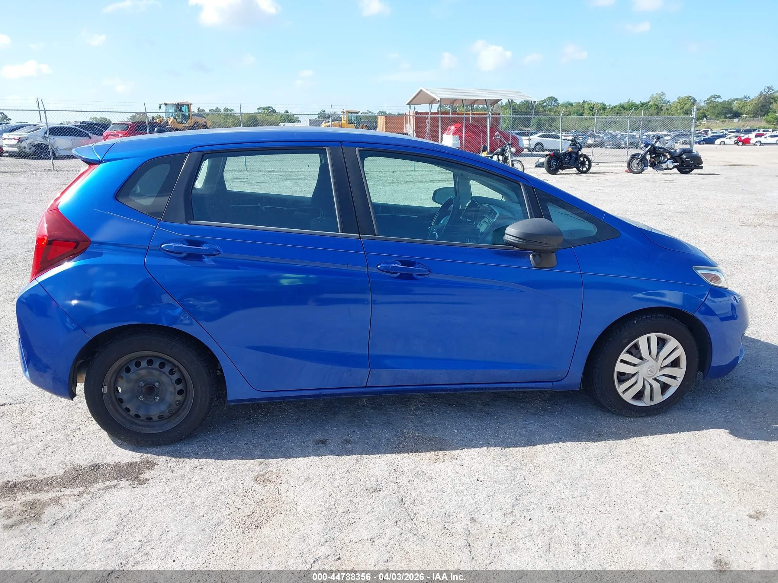 2015 Honda Fit Lx Blue vin: 3HGGK5H5XFM768291