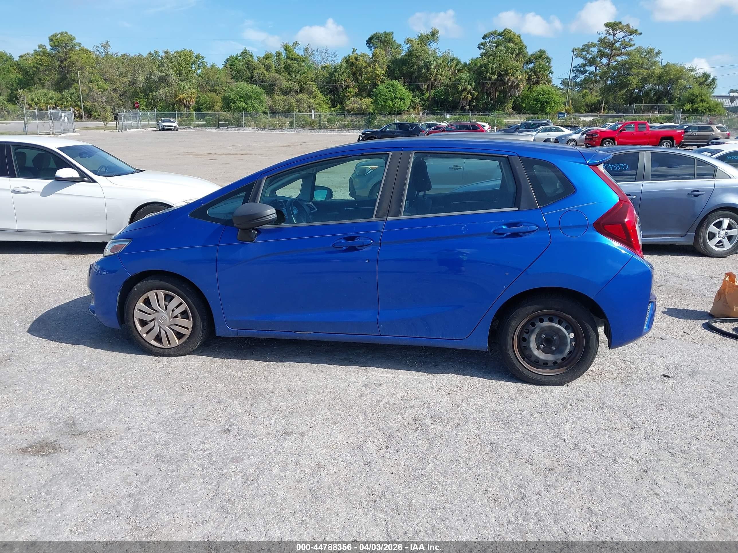 2015 Honda Fit Lx Blue vin: 3HGGK5H5XFM768291