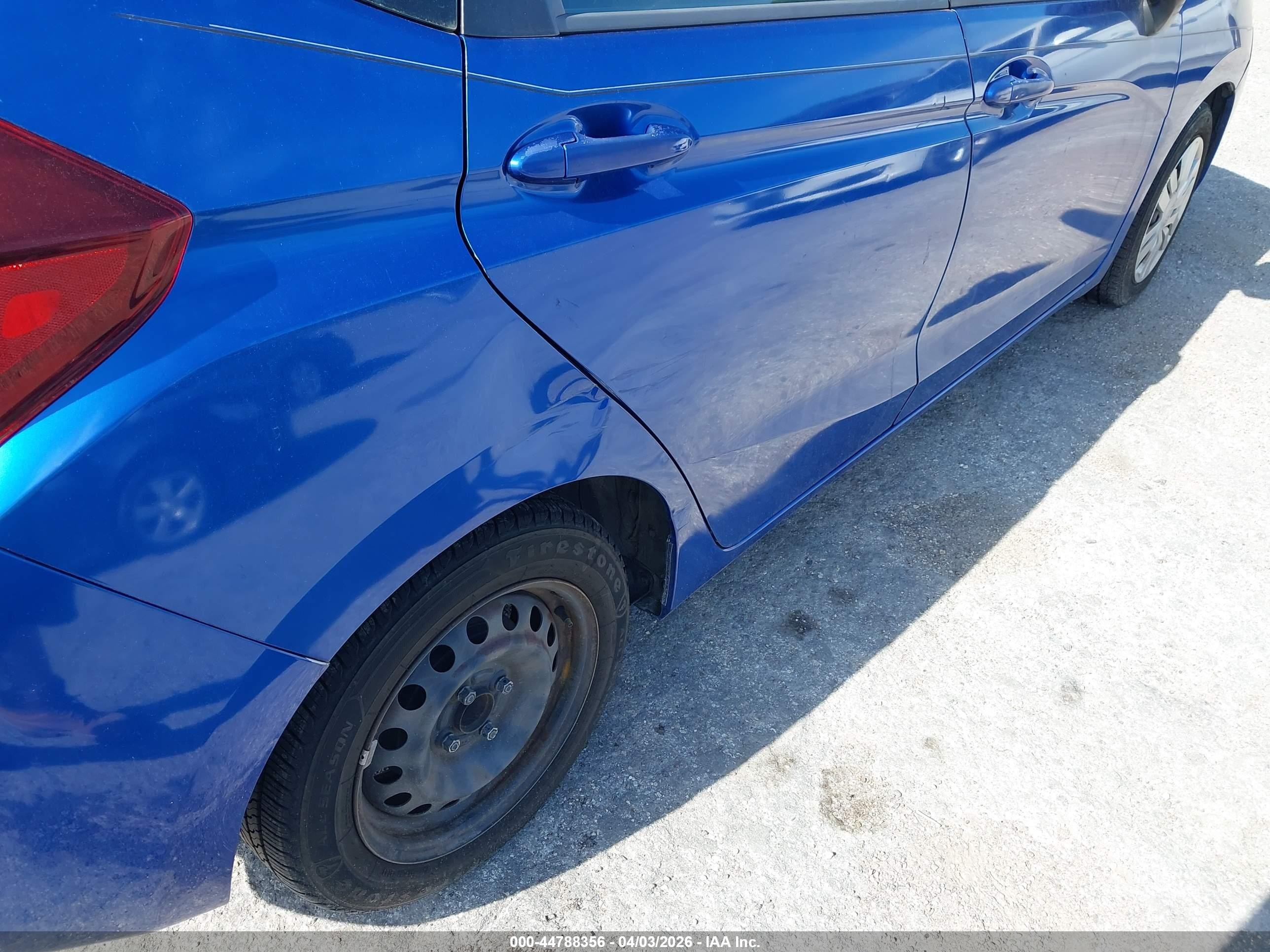 2015 Honda Fit Lx Blue vin: 3HGGK5H5XFM768291