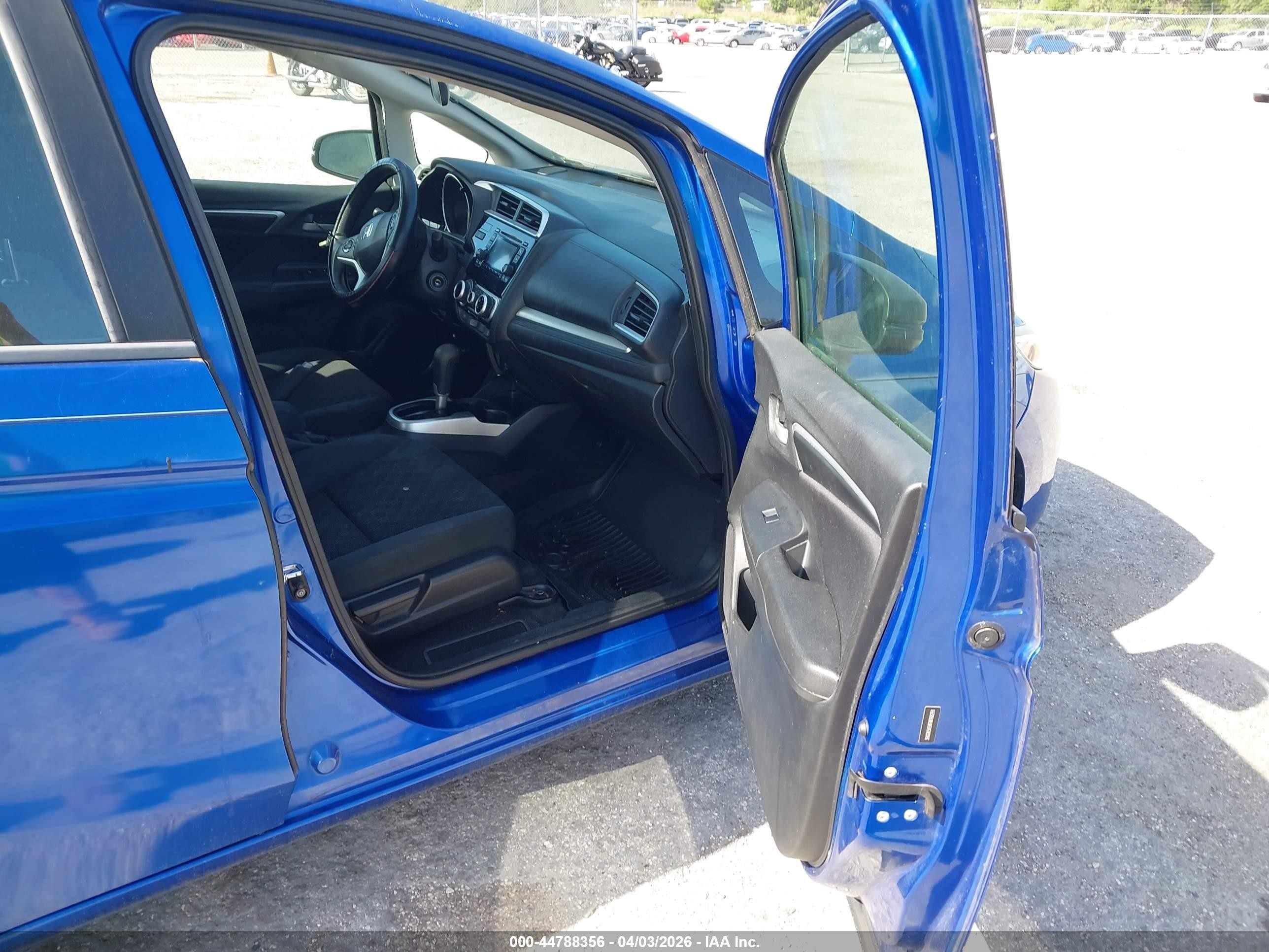 2015 Honda Fit Lx Blue vin: 3HGGK5H5XFM768291