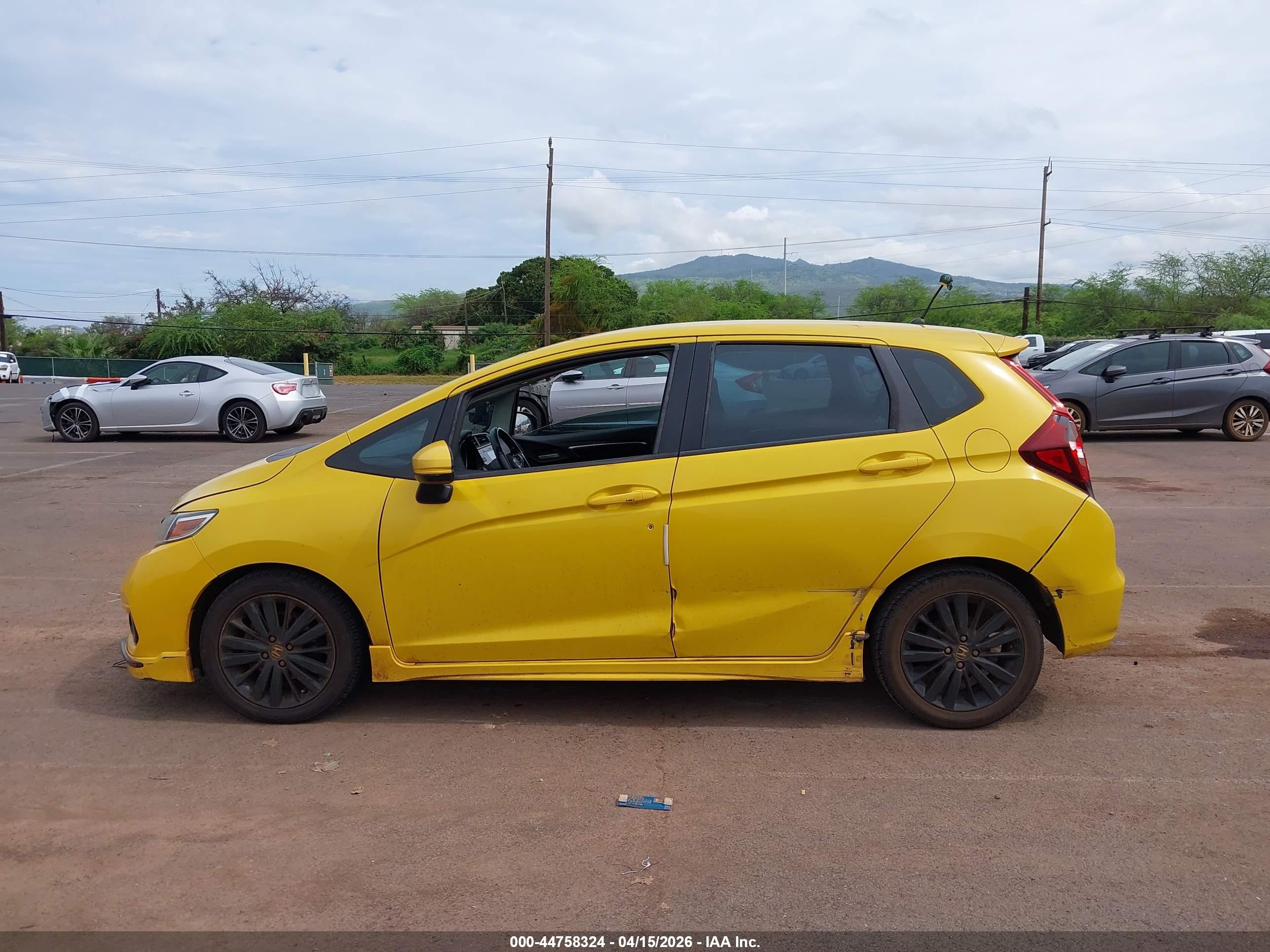 2018 Honda Fit Sport Желтый vin: 3HGGK5H75JM703486