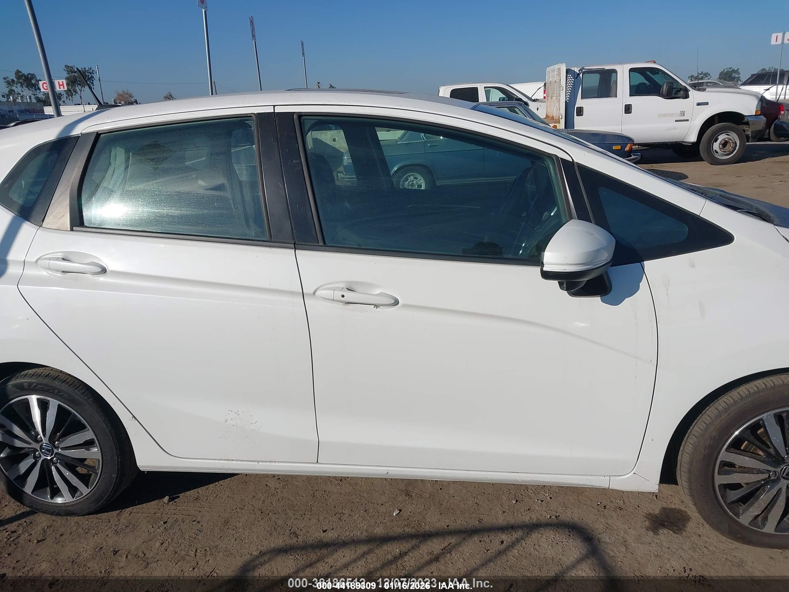 2018 Honda Fit Ex White vin: 3HGGK5H80JM725601