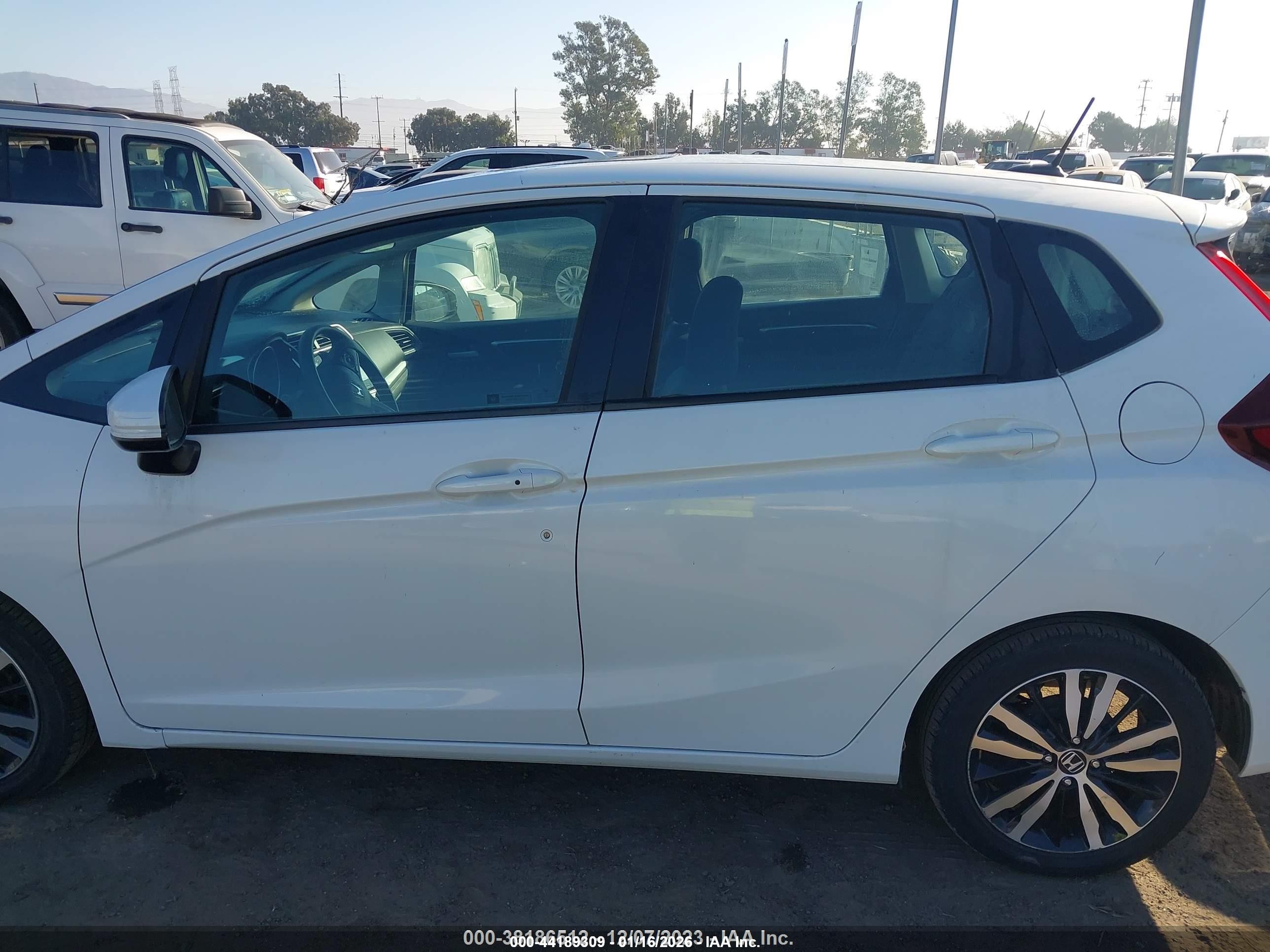 2018 Honda Fit Ex White vin: 3HGGK5H80JM725601