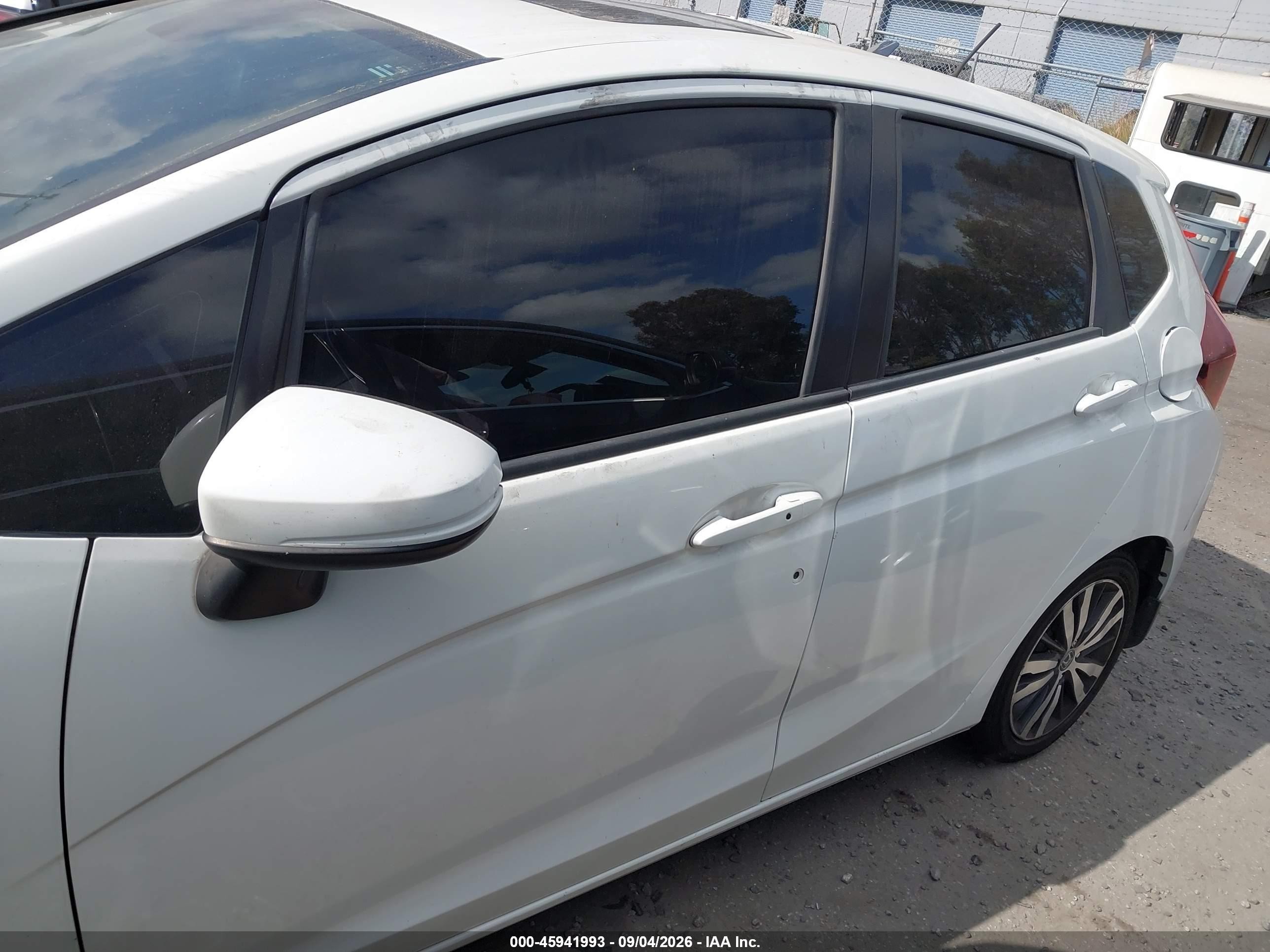 2015 Honda Fit Ex/ex-l White vin: 3HGGK5H82FM749261