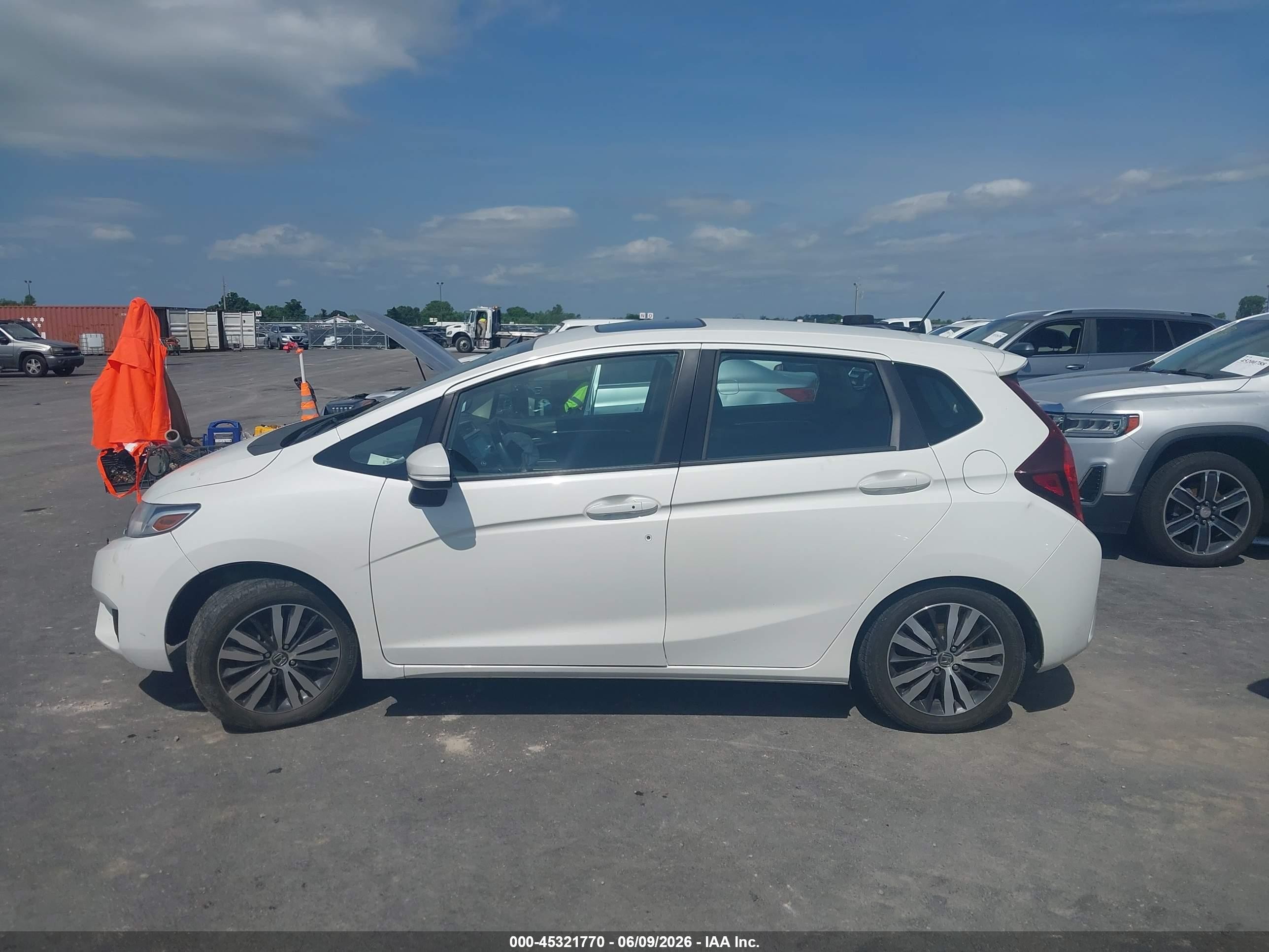 2015 Honda Fit Ex/ex-l White vin: 3HGGK5H82FM786942