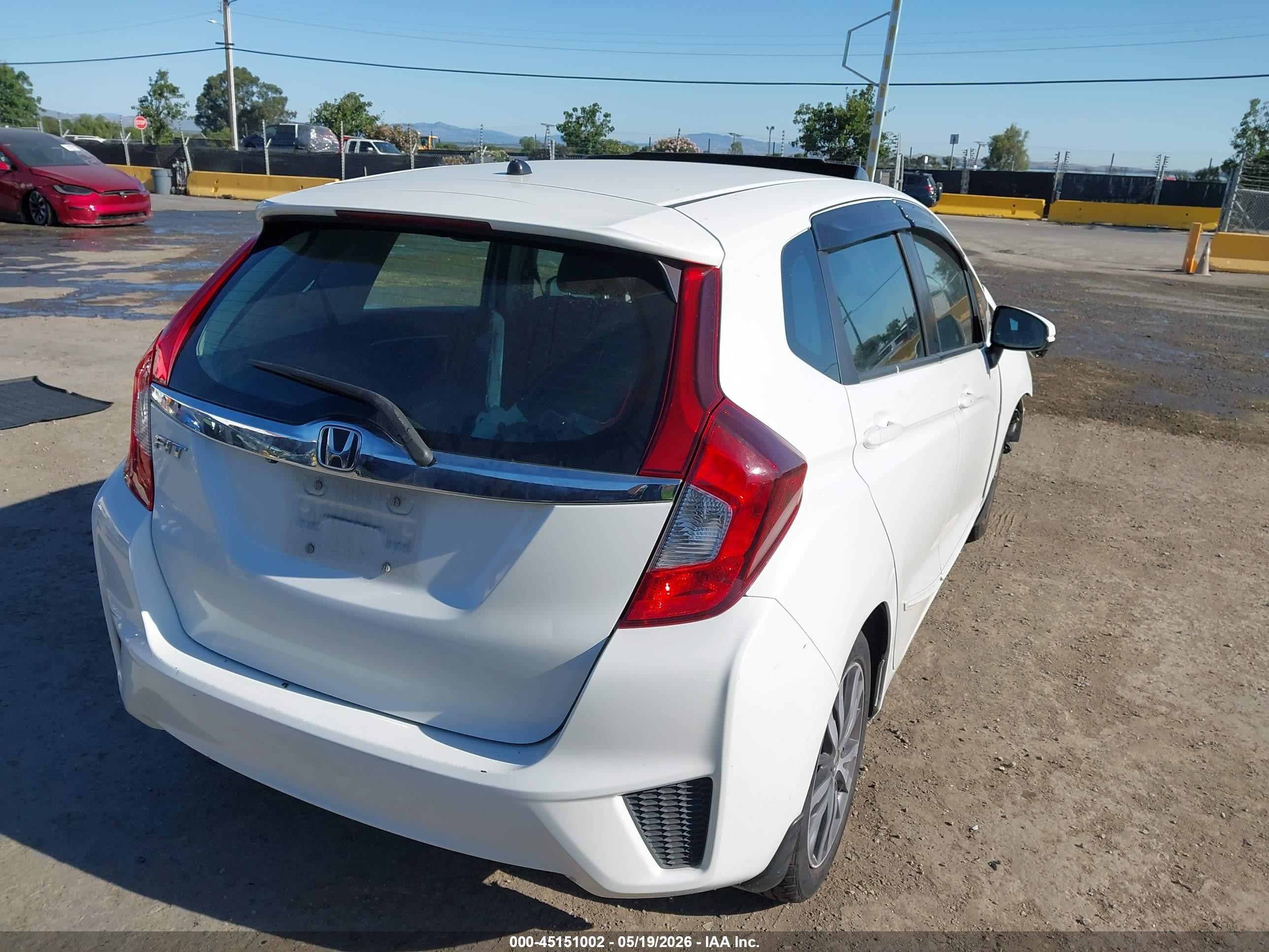 2015 Honda Fit Ex/ex-l White vin: 3HGGK5H85FM746385