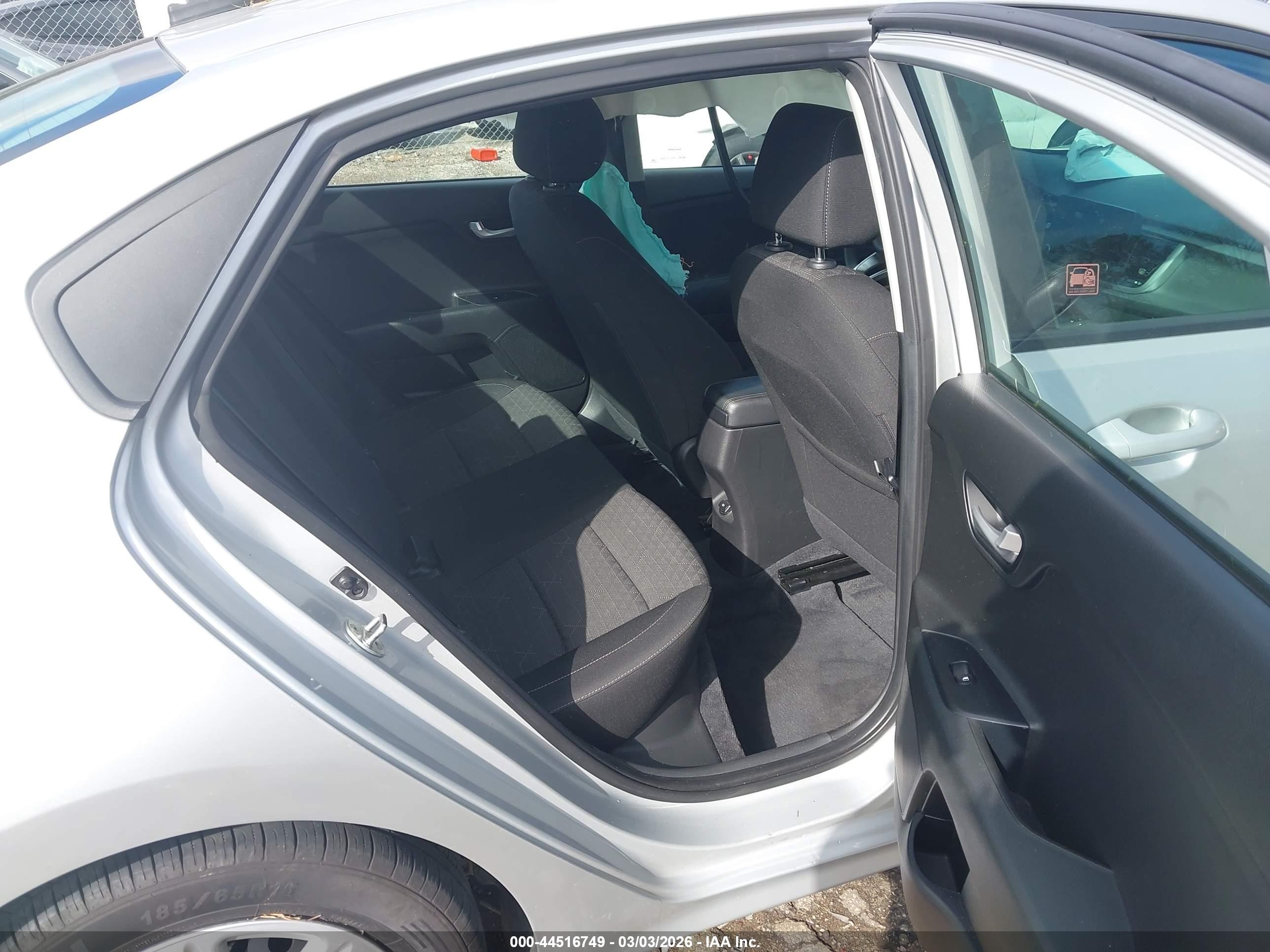 2018 Kia Rio S Silver vin: 3KPA24AB0JE120184