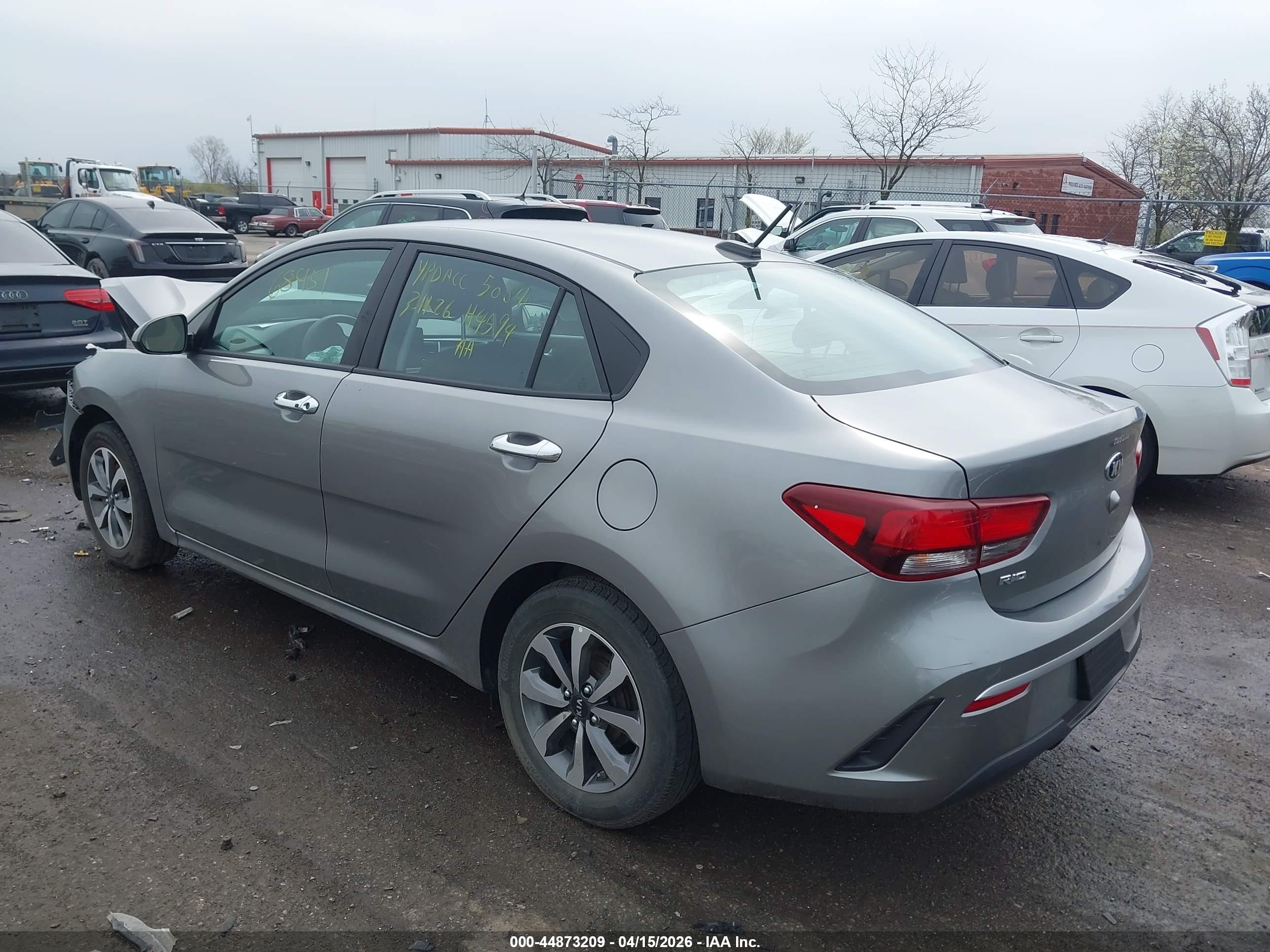 2021 Kia Rio S Серебряный vin: 3KPA24AD3ME395084