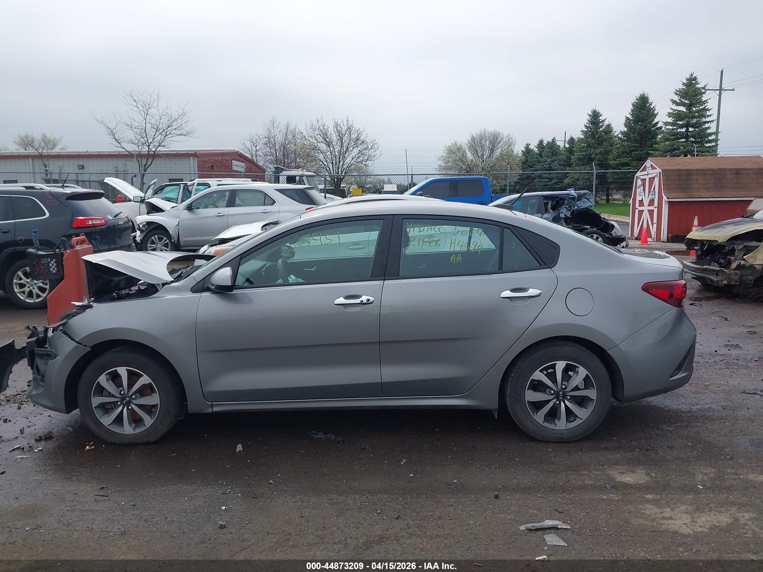 2021 Kia Rio S Серебряный vin: 3KPA24AD3ME395084
