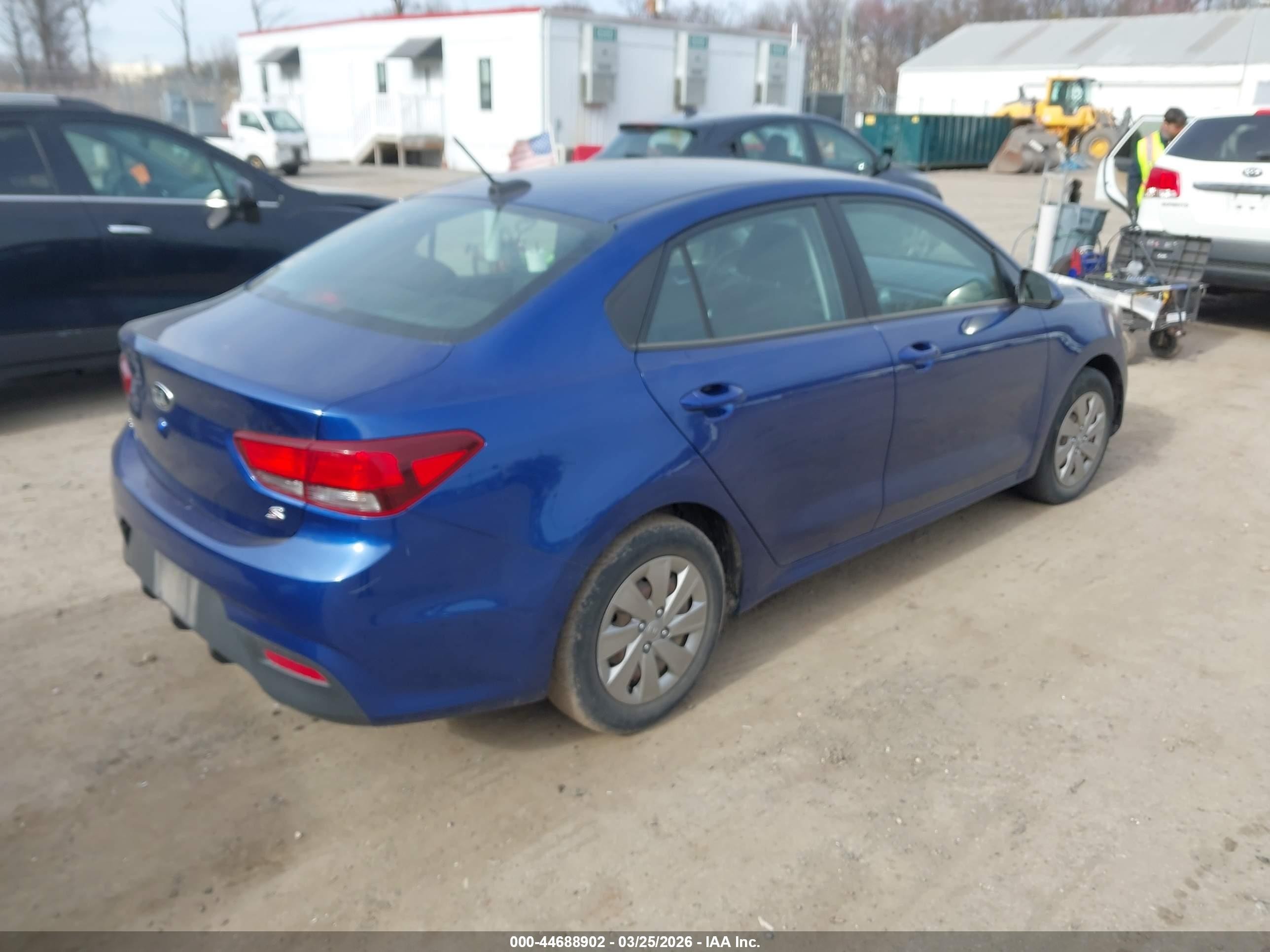 2020 Kia Rio S Синий vin: 3KPA24ADXLE336368