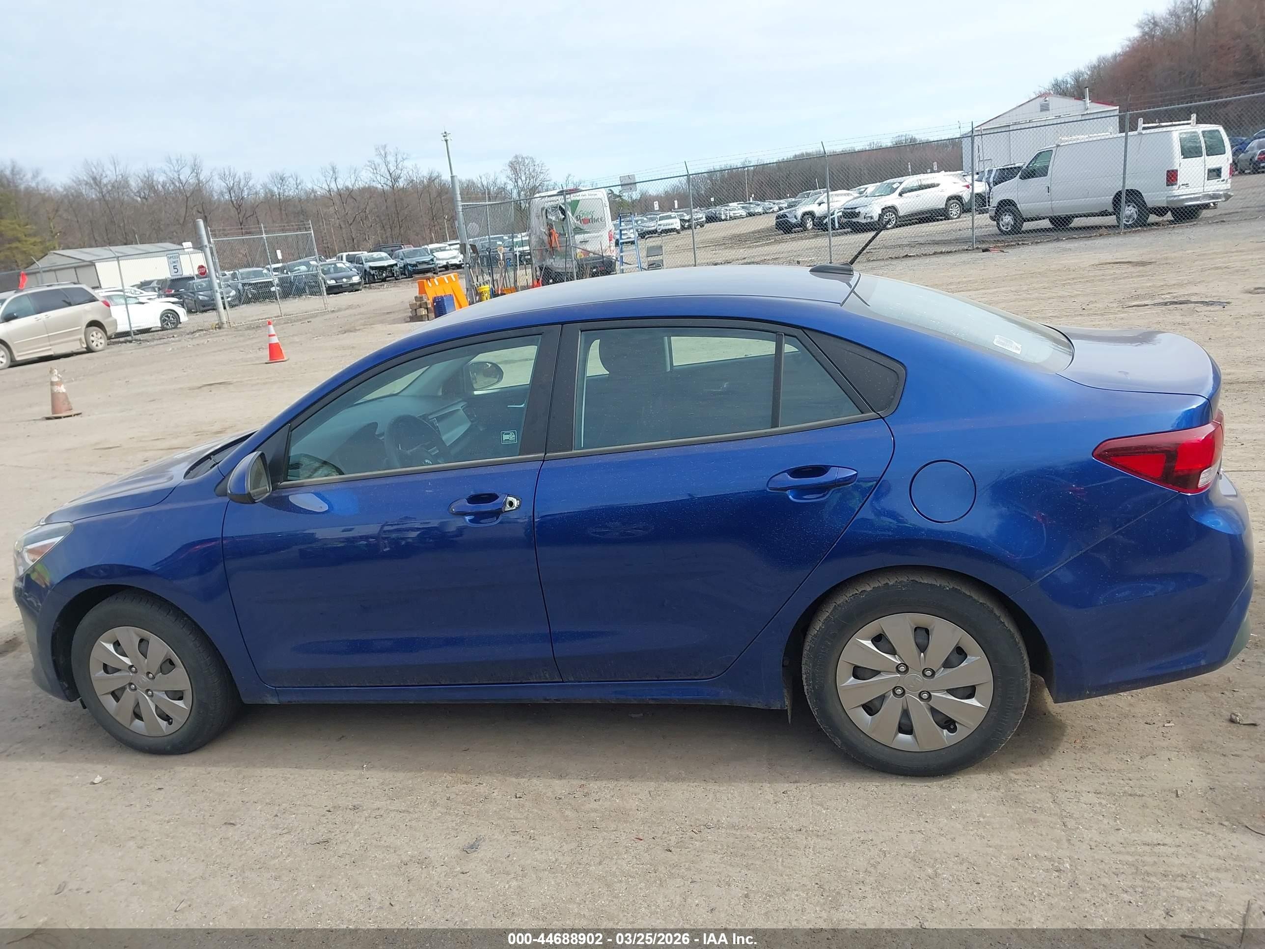 2020 Kia Rio S Синий vin: 3KPA24ADXLE336368