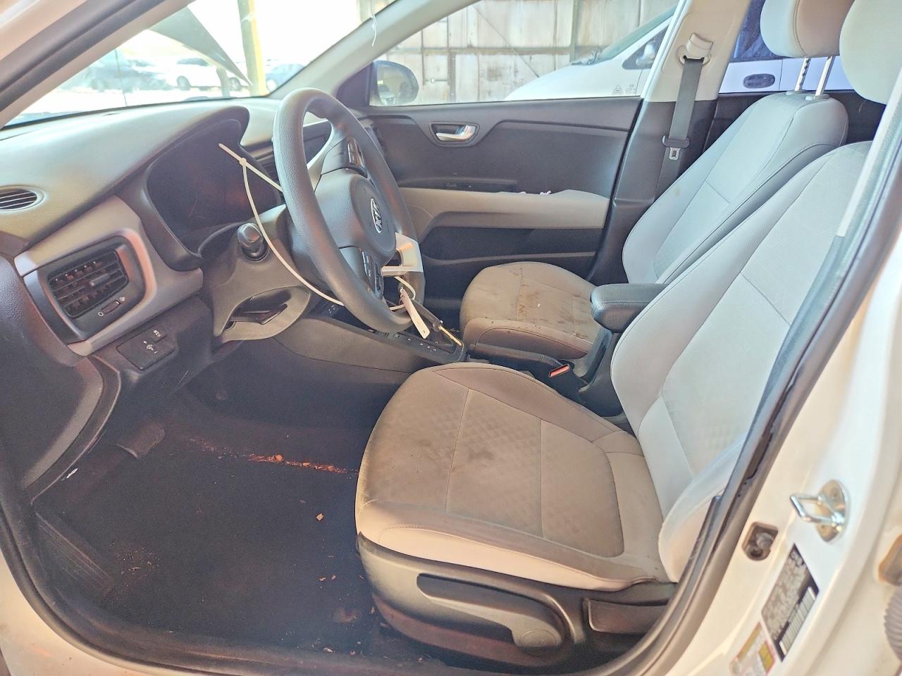 2018 Kia Rio 5-door S White vin: 3KPA25AB9JE094352
