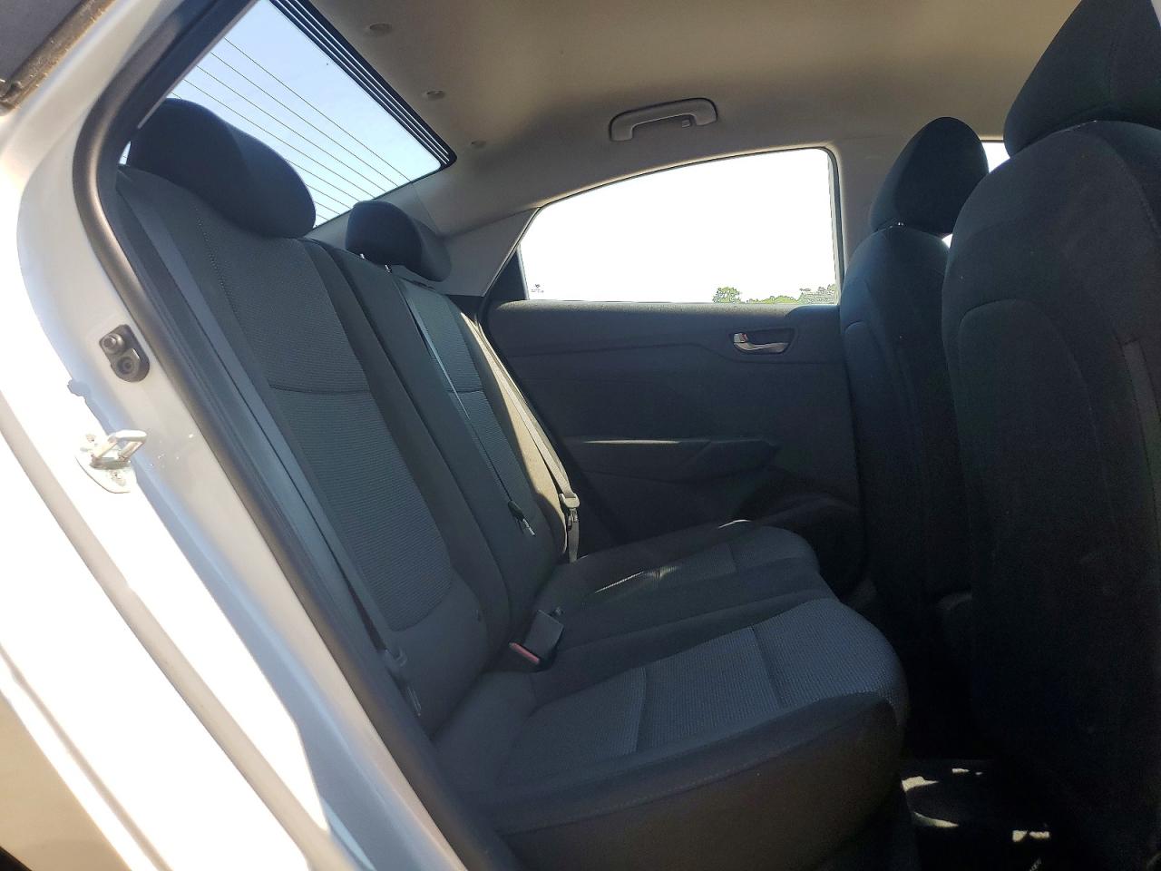 2019 Hyundai Accent Se Silver vin: 3KPC24A30KE073404