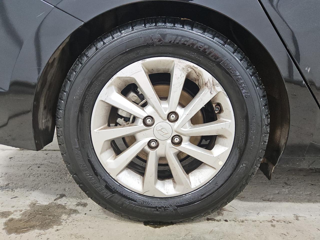 2019 Hyundai Accent Sel Black vin: 3KPC24A32KE051033 Damage: Right Rear Wheel, Curb Rash, > 12 Inches