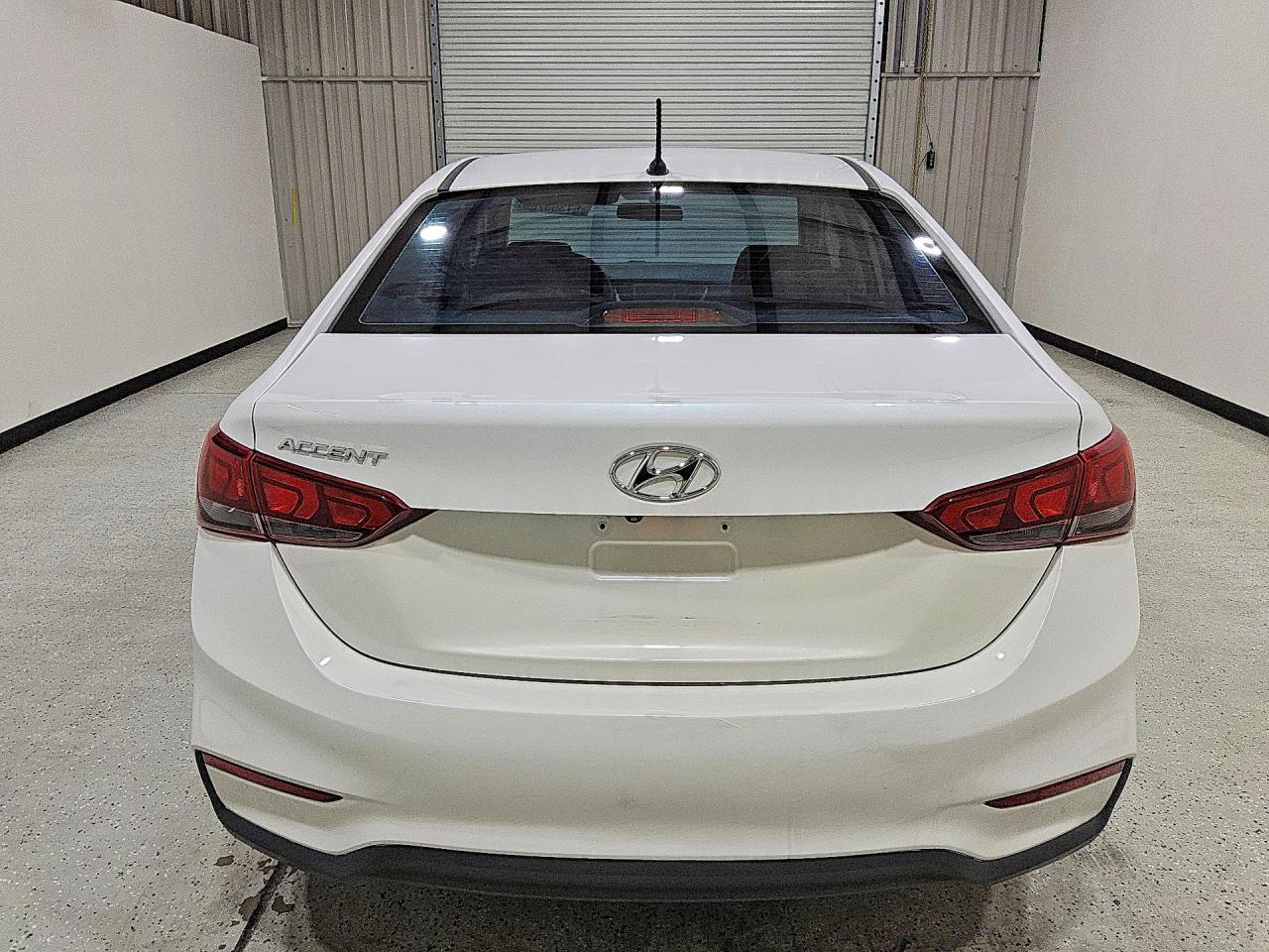 2019 Hyundai Accent Se White vin: 3KPC24A32KE062548