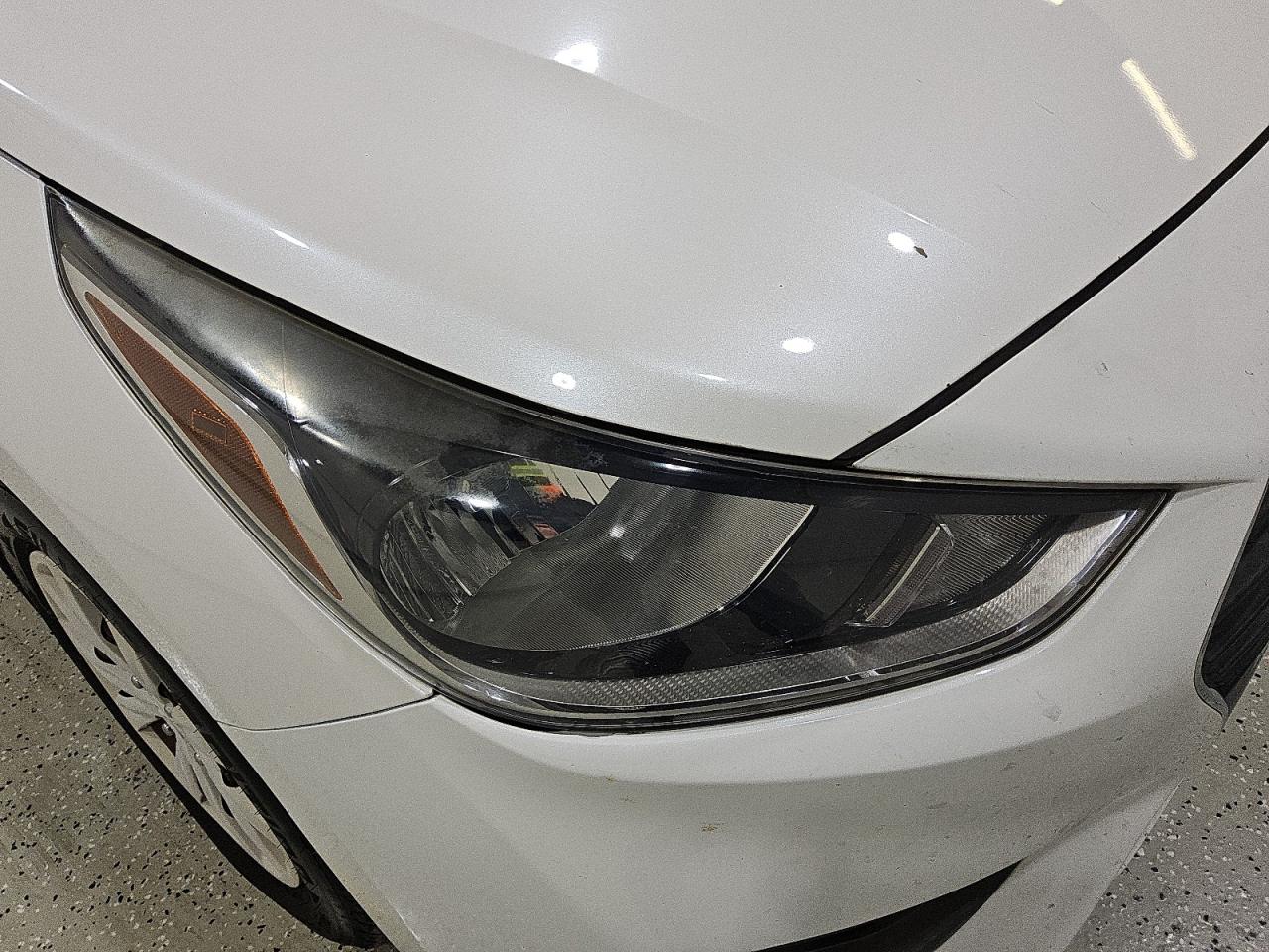 2019 Hyundai Accent Se White vin: 3KPC24A32KE062548 Damage: Right Head Lamp, Faded, Repair Required