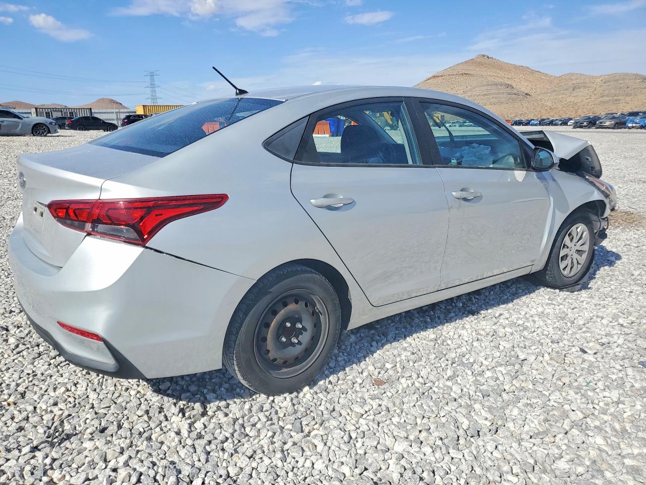 2018 Hyundai Accent Silver vin: 3KPC24A34JE017609