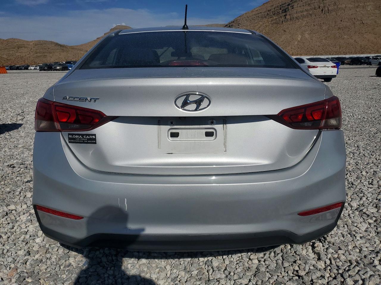 2018 Hyundai Accent Silver vin: 3KPC24A34JE017609
