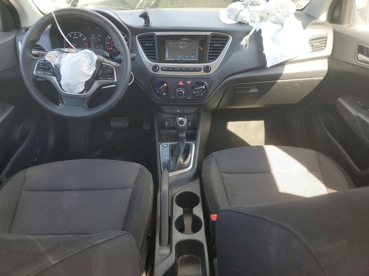 2018 Hyundai Accent Silver vin: 3KPC24A34JE017609