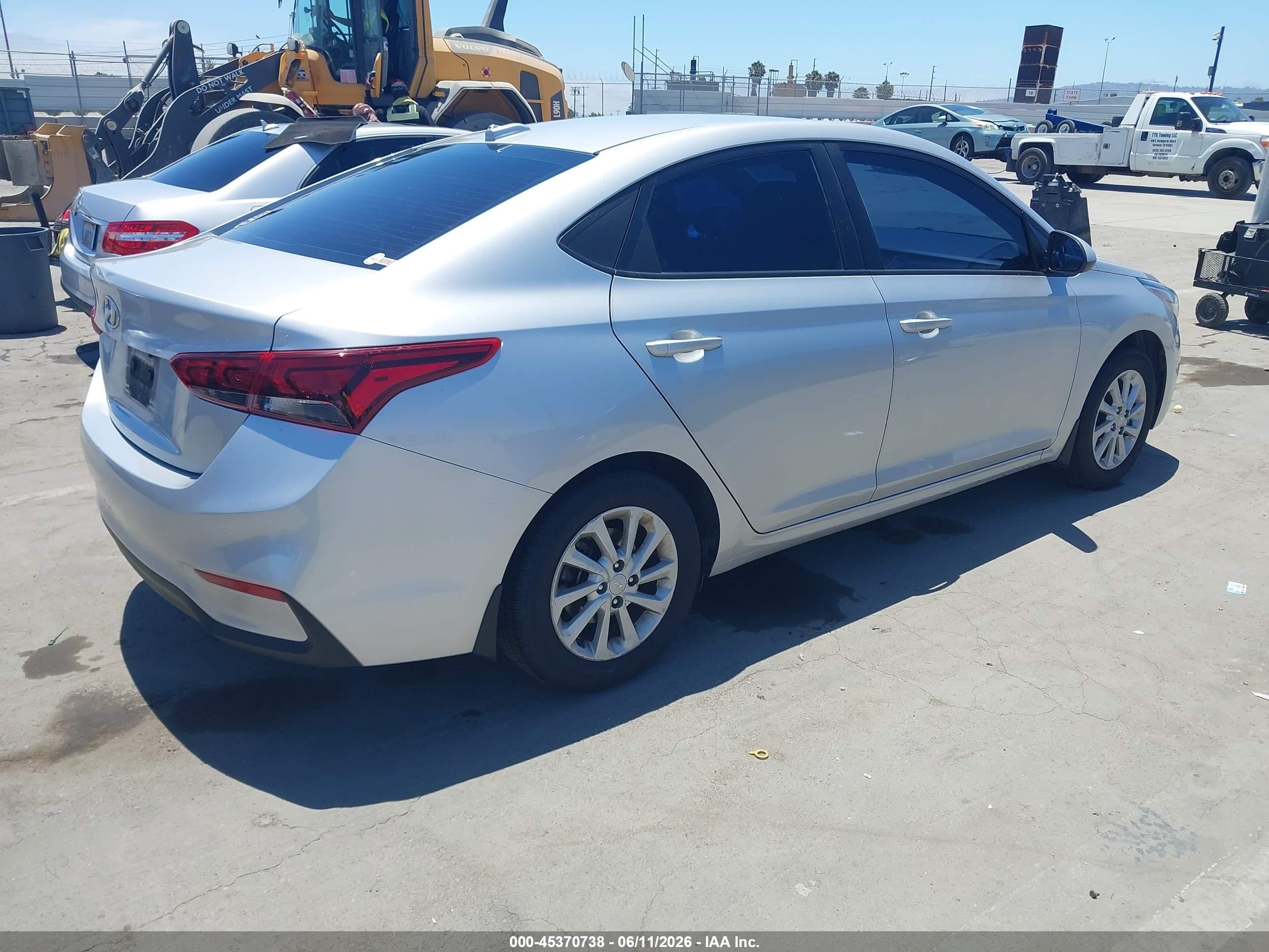 2018 Hyundai Accent Sel Серебряный vin: 3KPC24A36JE021791