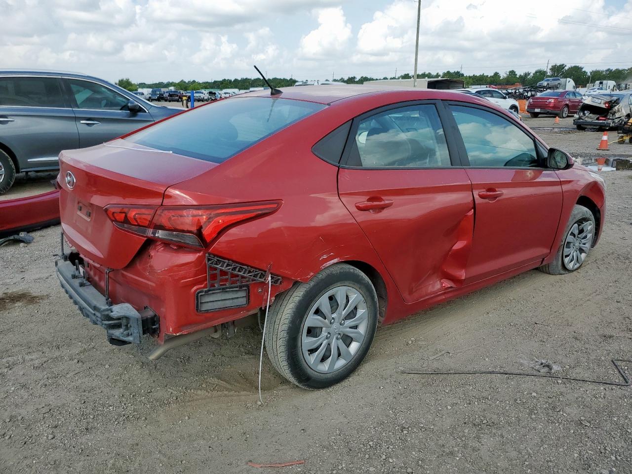 2022 Hyundai Accent Se Red vin: 3KPC24A63NE182728