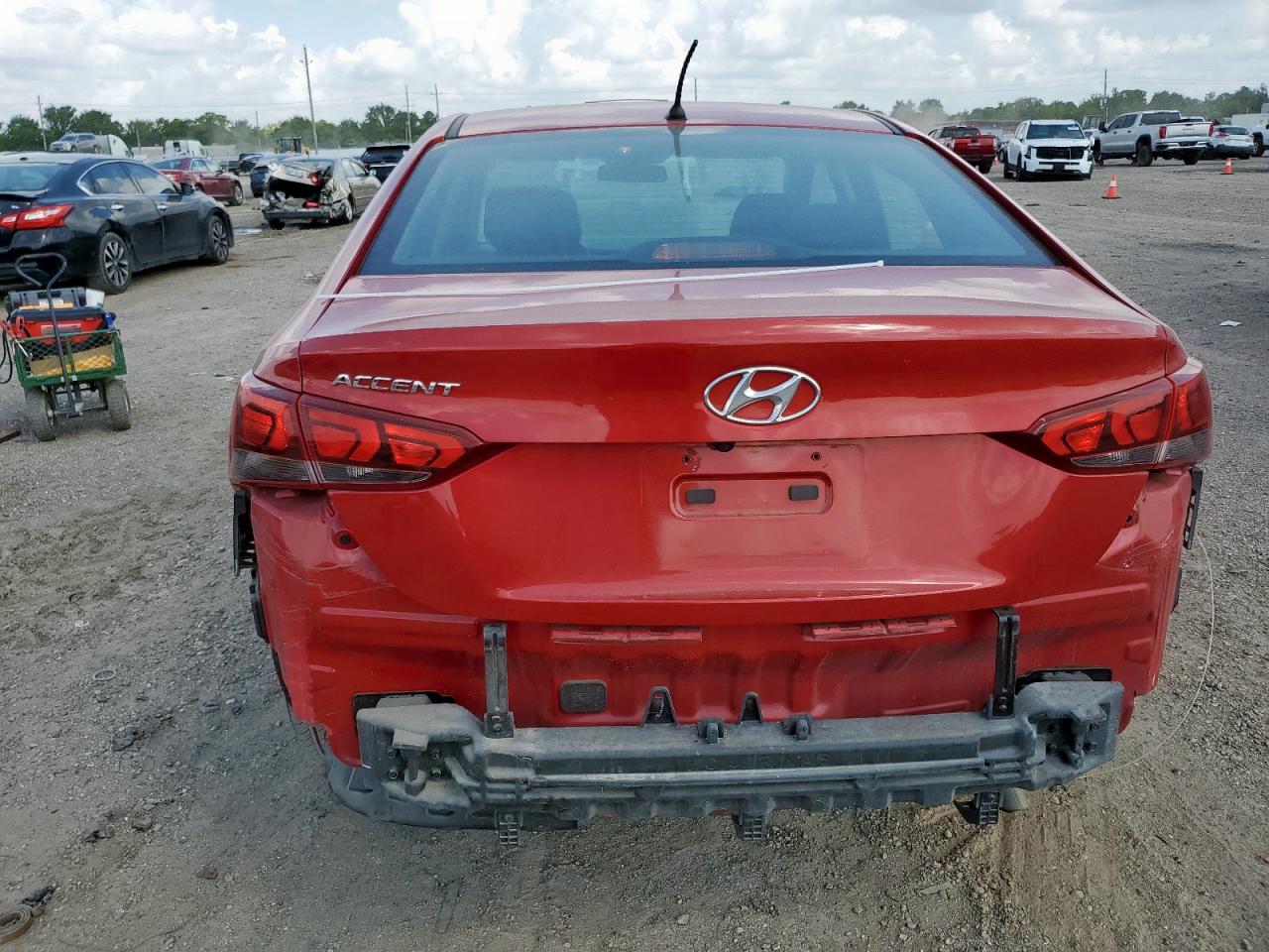 2022 Hyundai Accent Se Red vin: 3KPC24A63NE182728