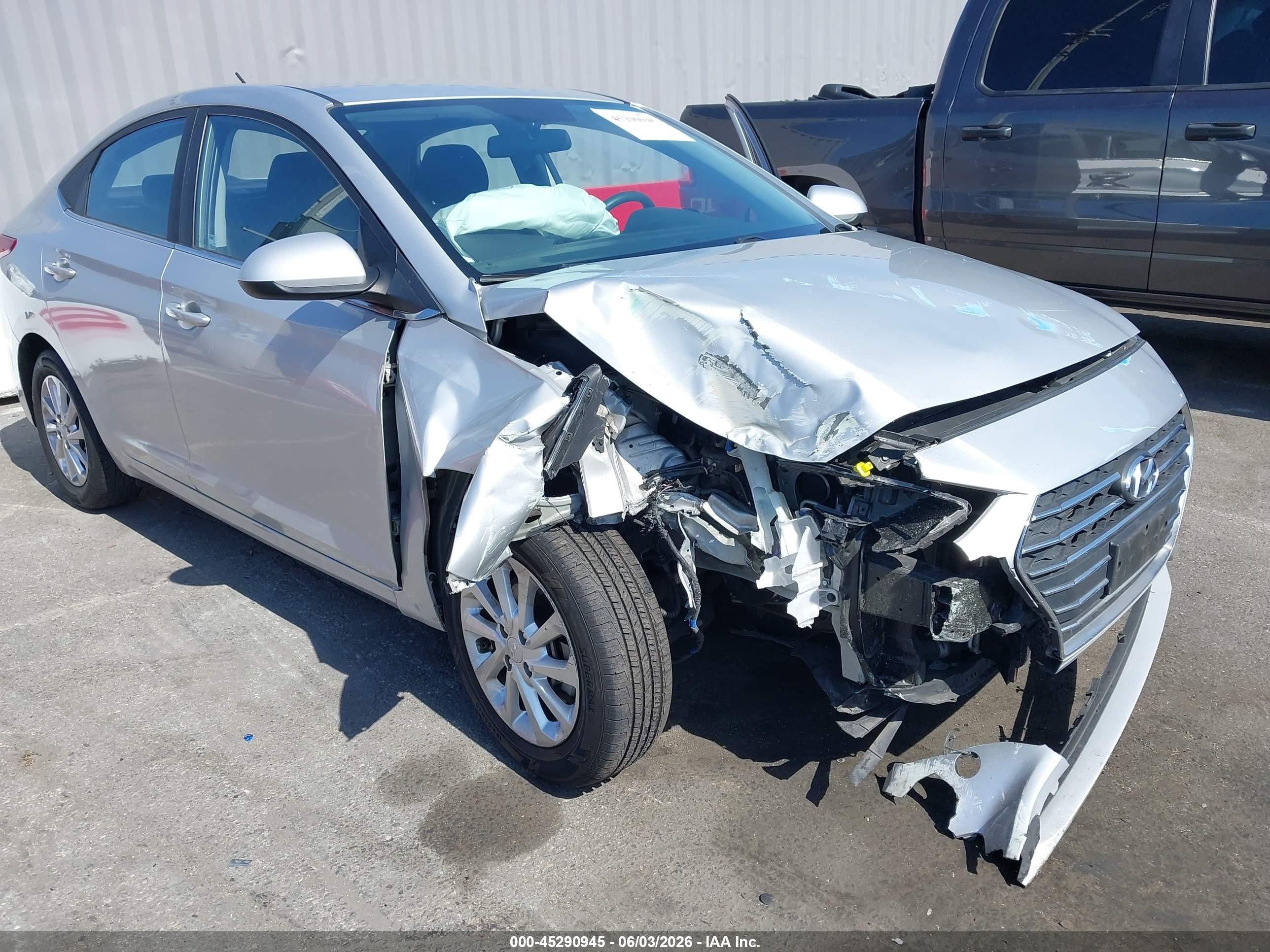 2020 Hyundai Accent Sel Silver vin: 3KPC24A65LE120275