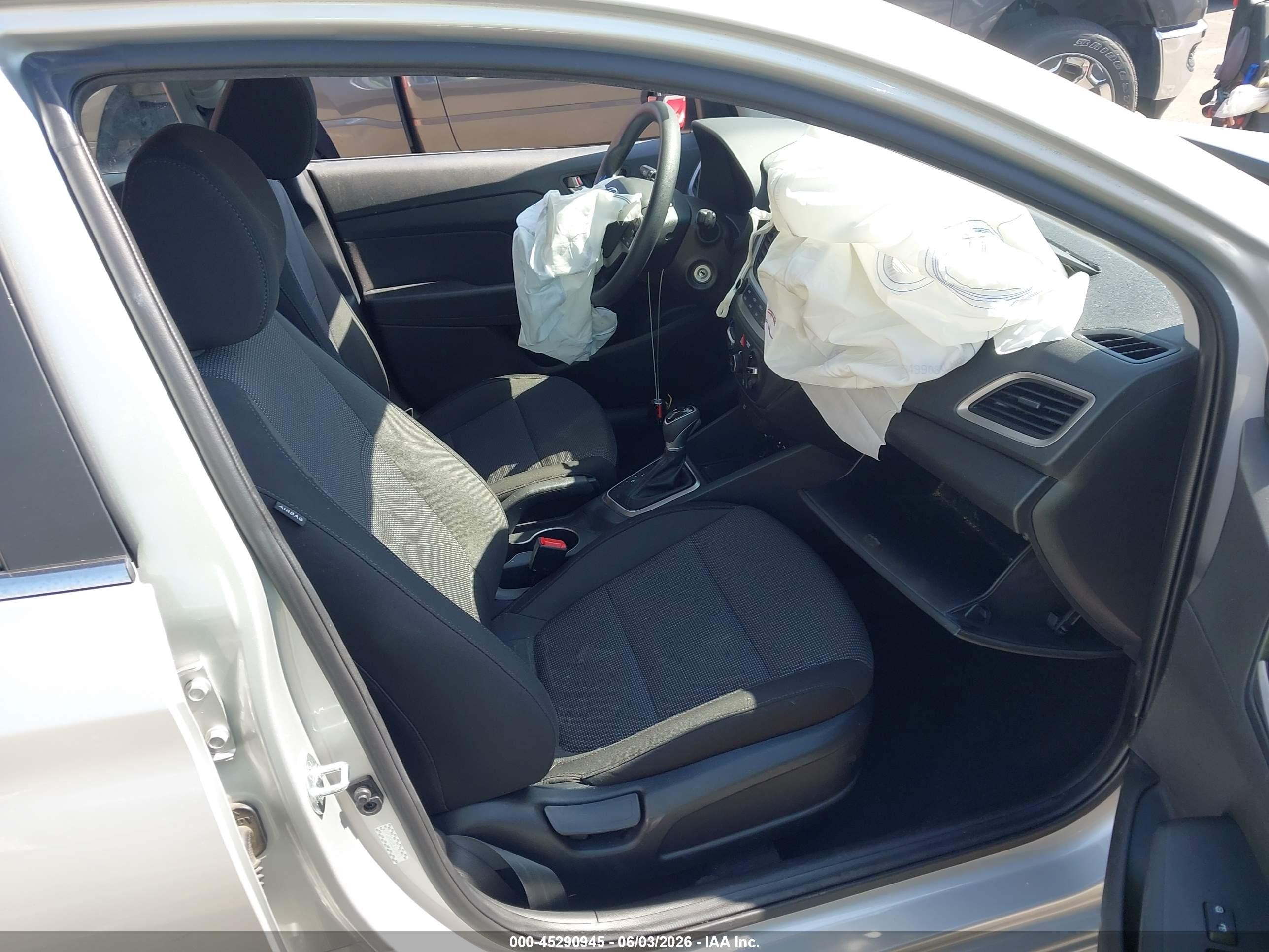 2020 Hyundai Accent Sel Silver vin: 3KPC24A65LE120275