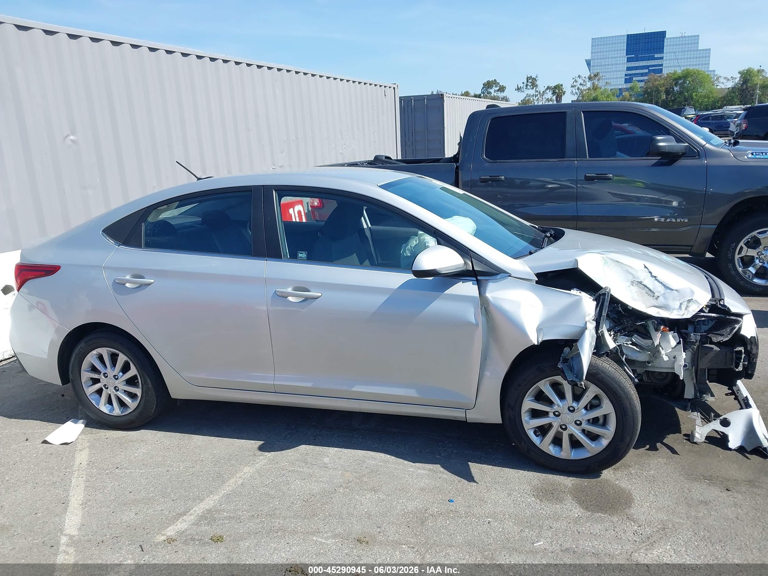 2020 Hyundai Accent Sel Silver vin: 3KPC24A65LE120275
