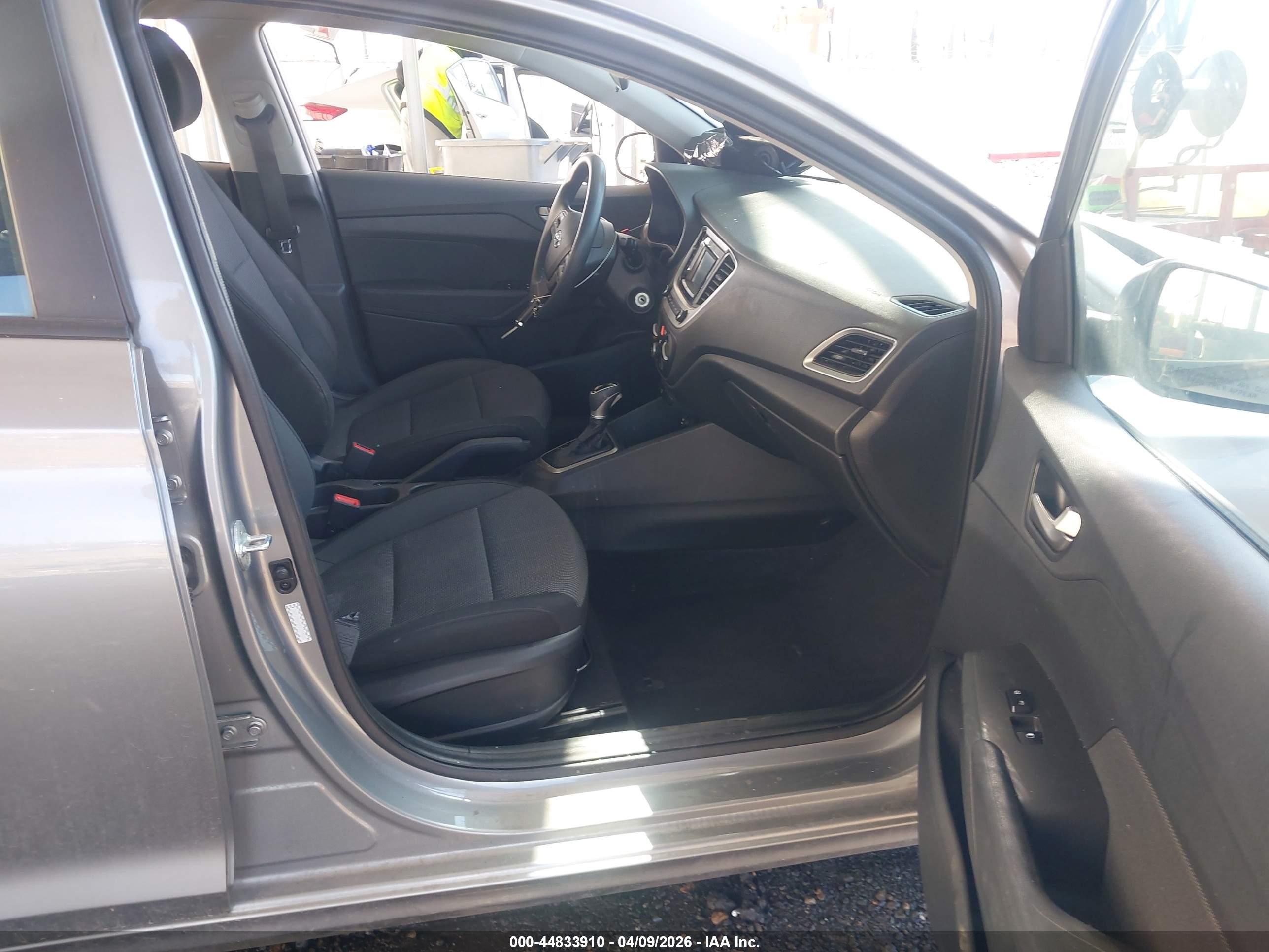 2021 Hyundai Accent Se Silver vin: 3KPC24A65ME149969