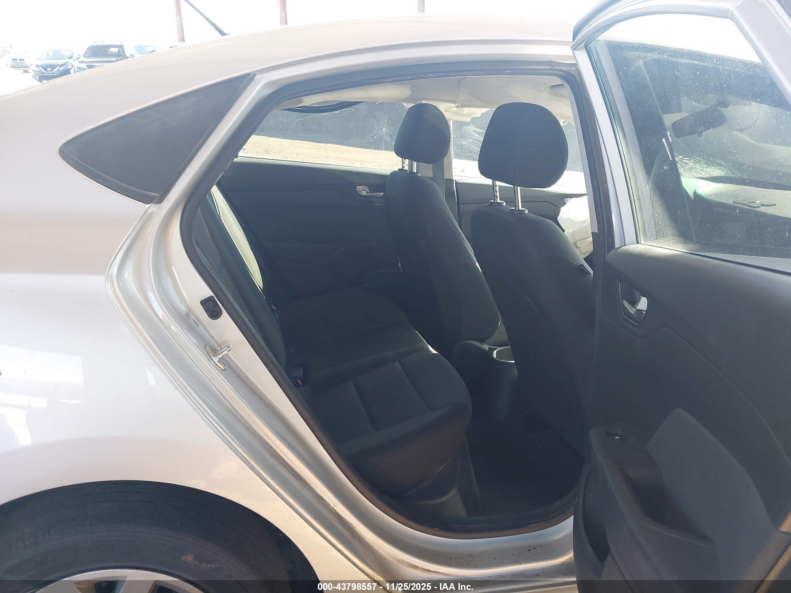 2020 Hyundai Accent Se Silver vin: 3KPC24A66LE121189