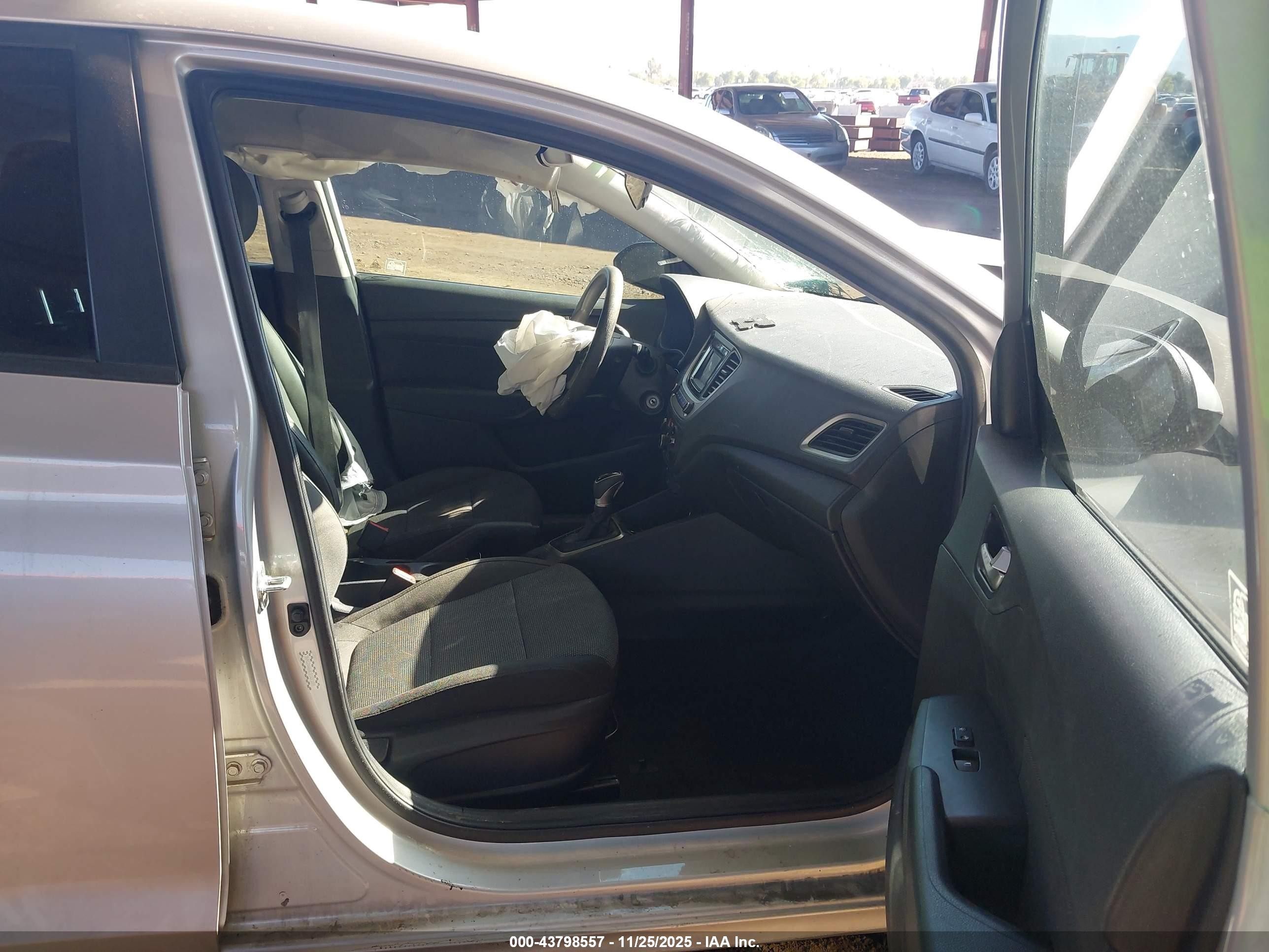 2020 Hyundai Accent Se Silver vin: 3KPC24A66LE121189
