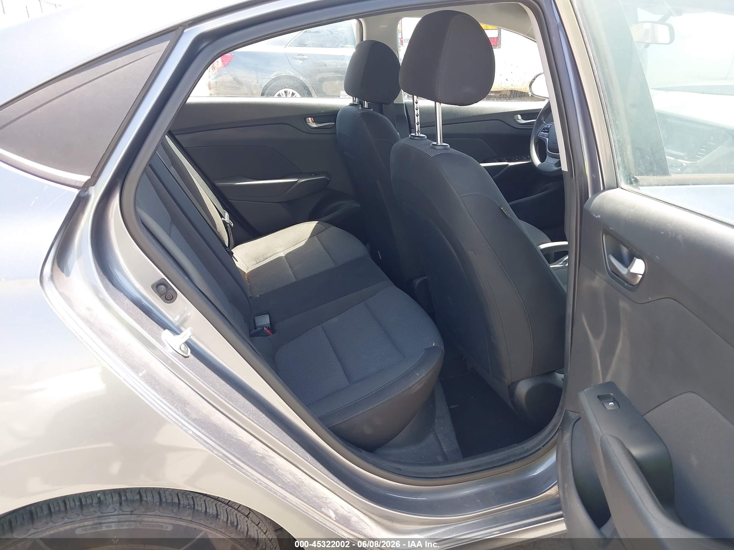 2020 Hyundai Accent Se Silver vin: 3KPC24A67LE103476