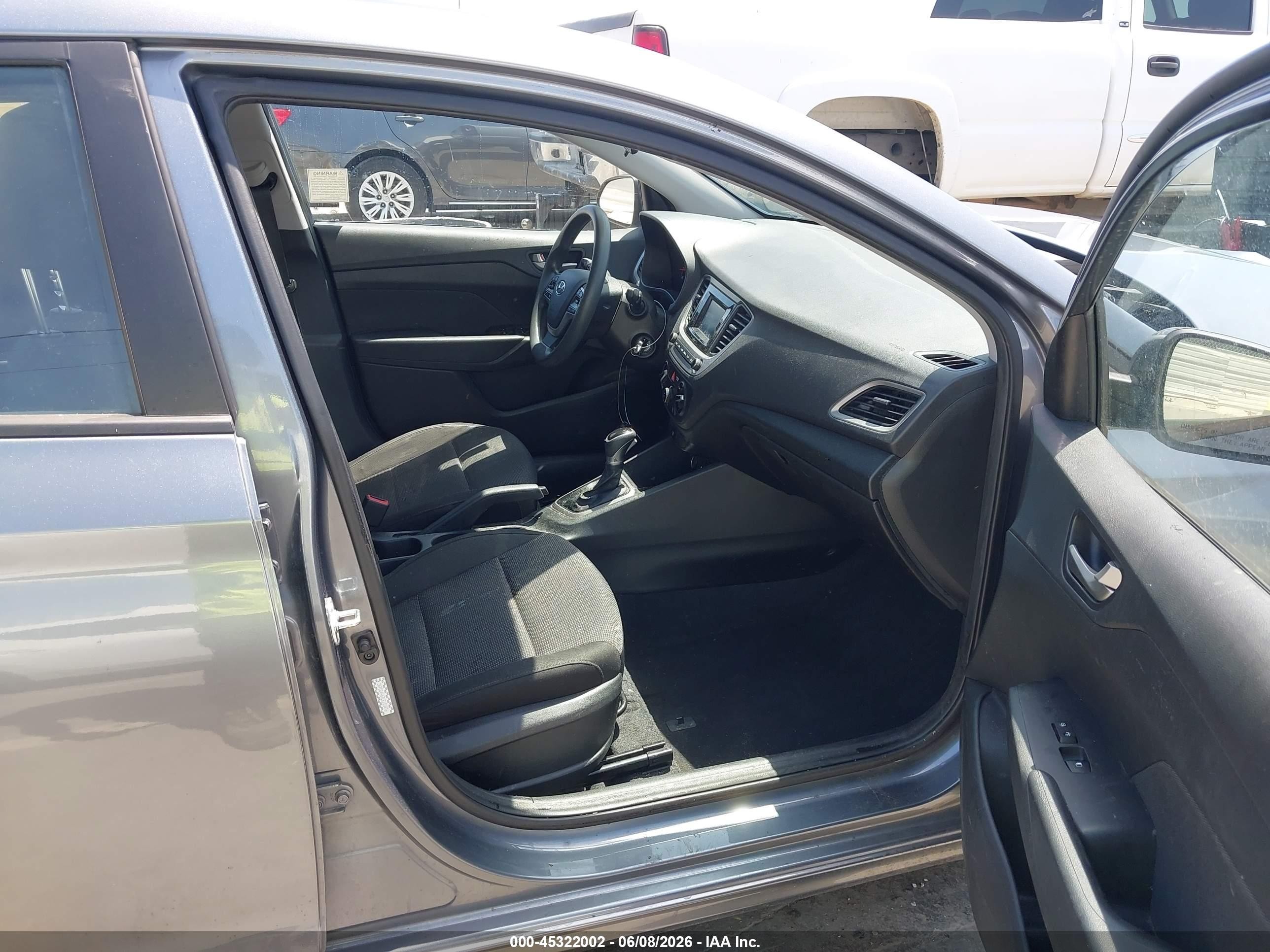 2020 Hyundai Accent Se Silver vin: 3KPC24A67LE103476
