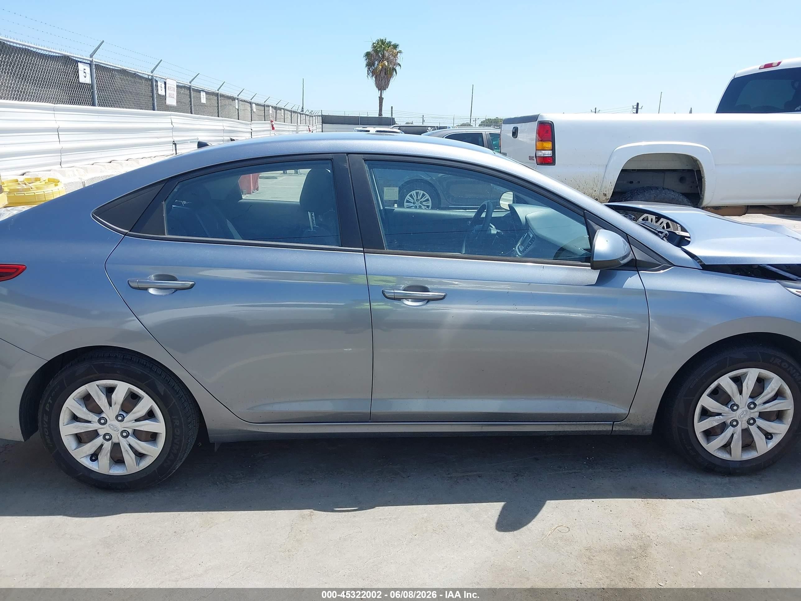 2020 Hyundai Accent Se Silver vin: 3KPC24A67LE103476