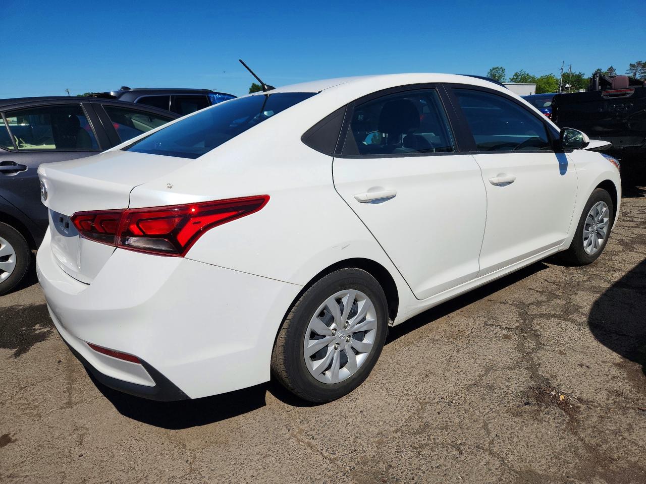 2022 Hyundai Accent Se Белый vin: 3KPC24A69NE183723