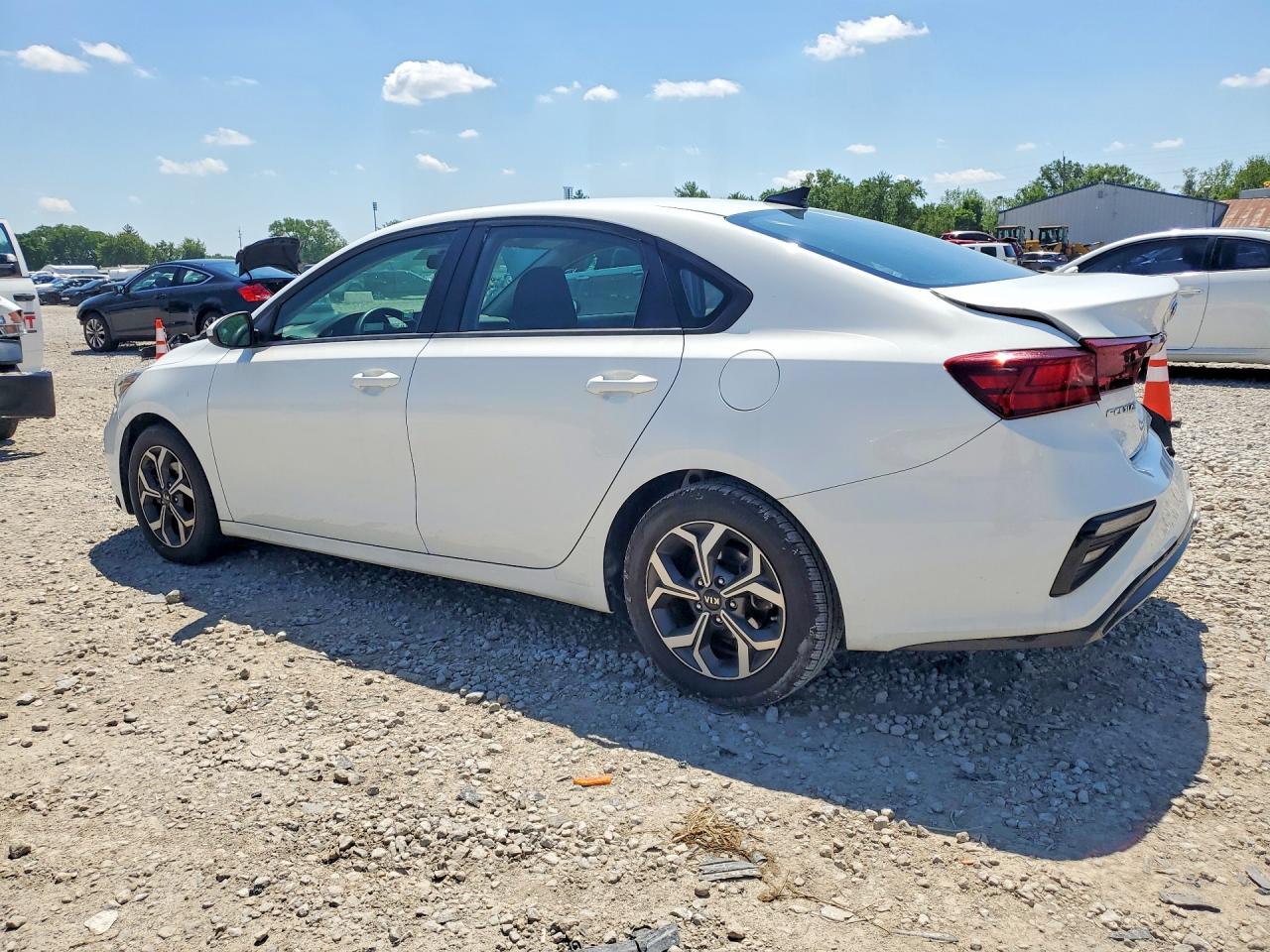 2019 Kia Forte Lxs White vin: 3KPF24AD0KE059265
