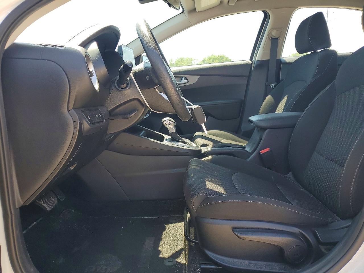 2019 Kia Forte Lxs White vin: 3KPF24AD0KE059265