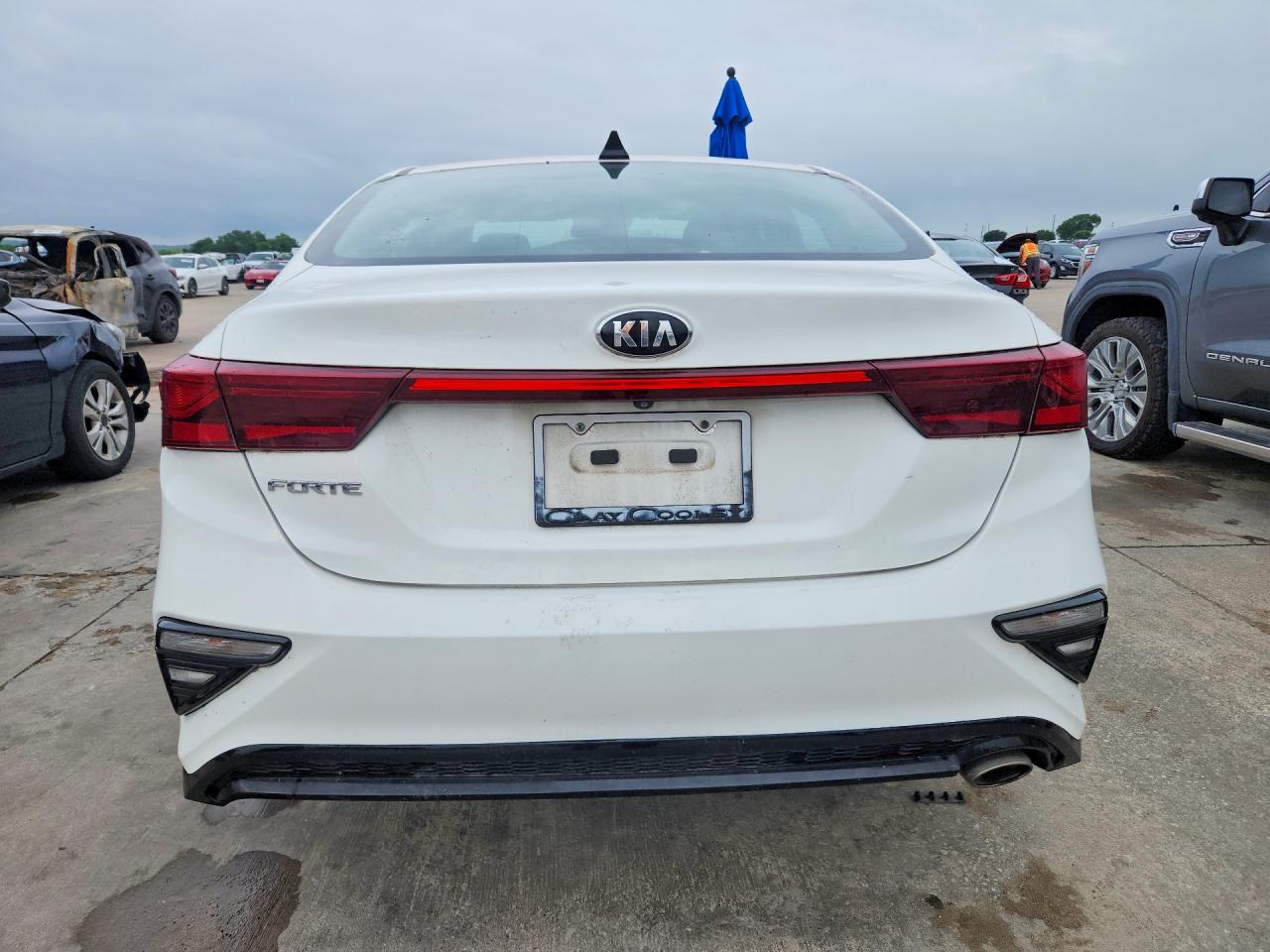 2019 Kia Forte Lxs White vin: 3KPF24AD0KE111736