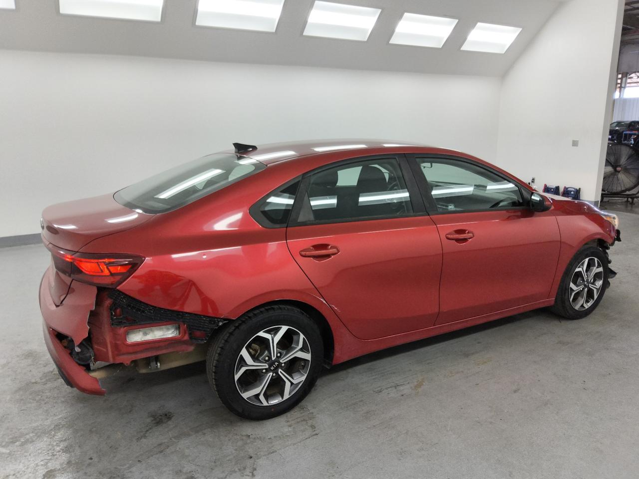 2019 Kia Forte Lxs Red vin: 3KPF24AD0KE138127 Damage: Right Qtr Panel, Dent(S) W/ Paint Dmg, > 12 Inches