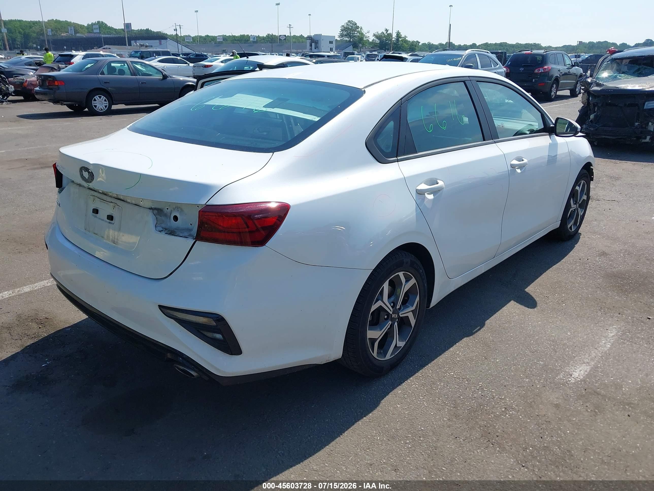 2021 Kia Forte Lxs White vin: 3KPF24AD0ME388387